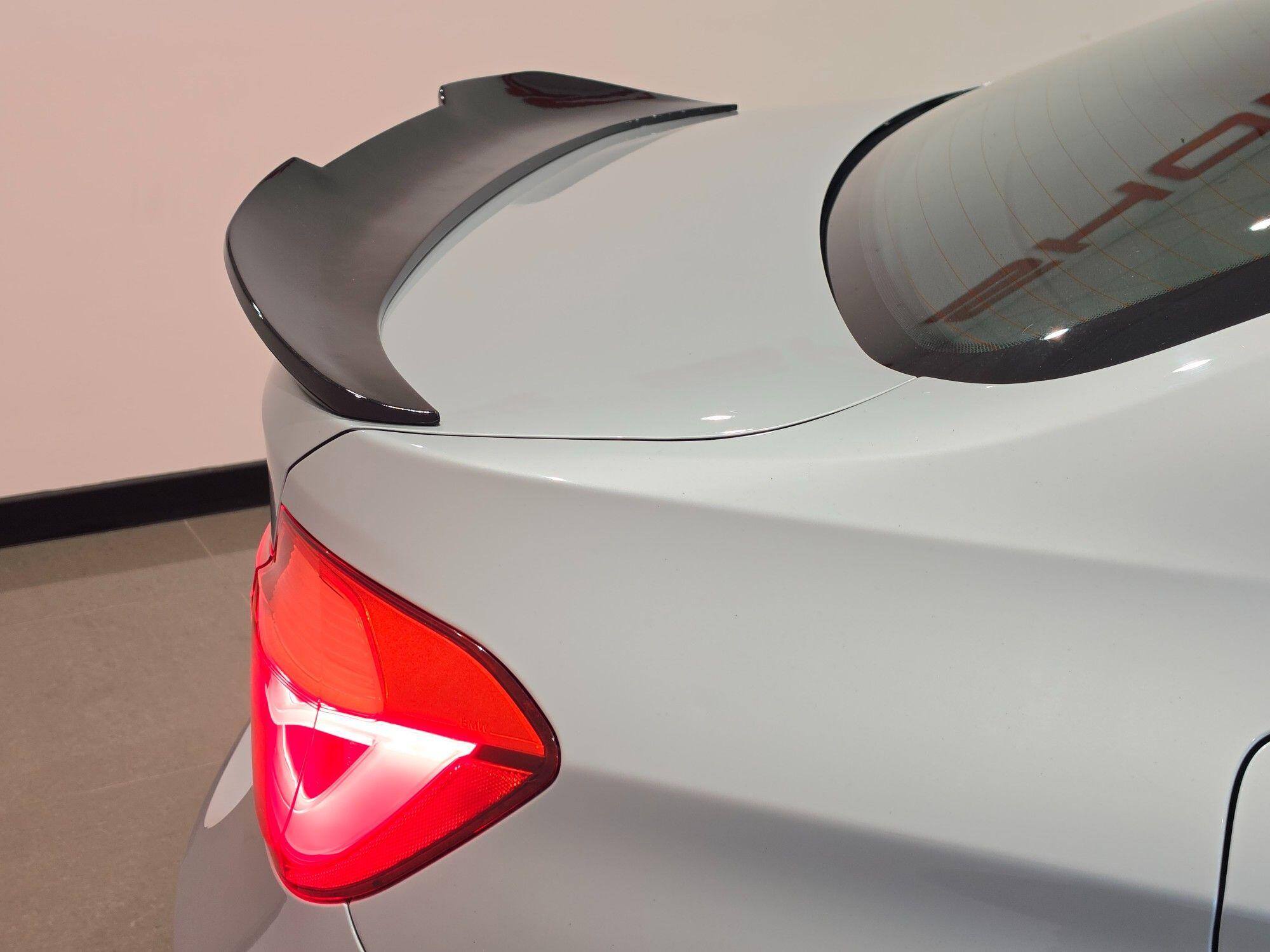 BMW 3 Series view 40