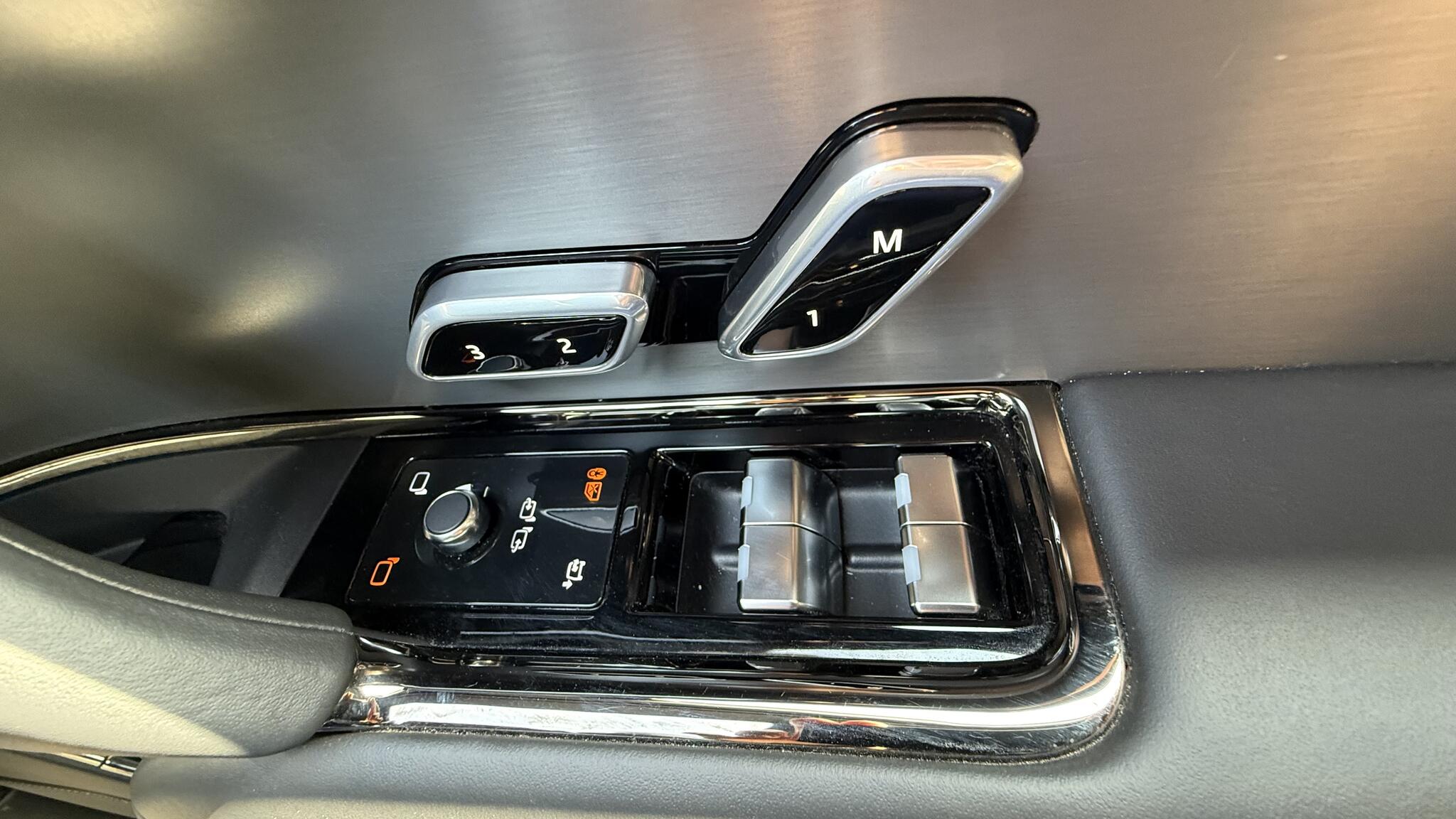 Land Rover Range Rover Sport view 28