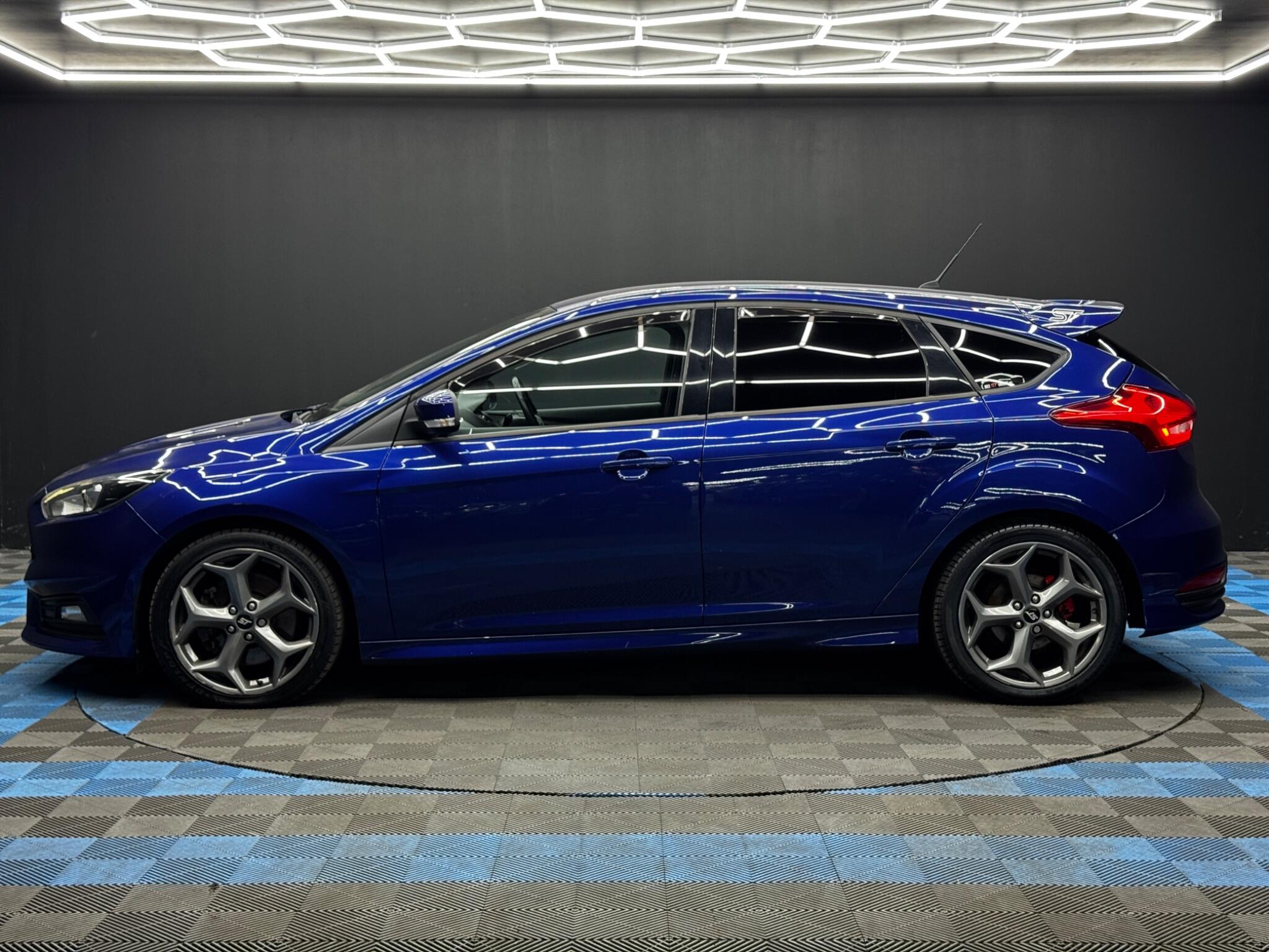 Ford Focus view 8