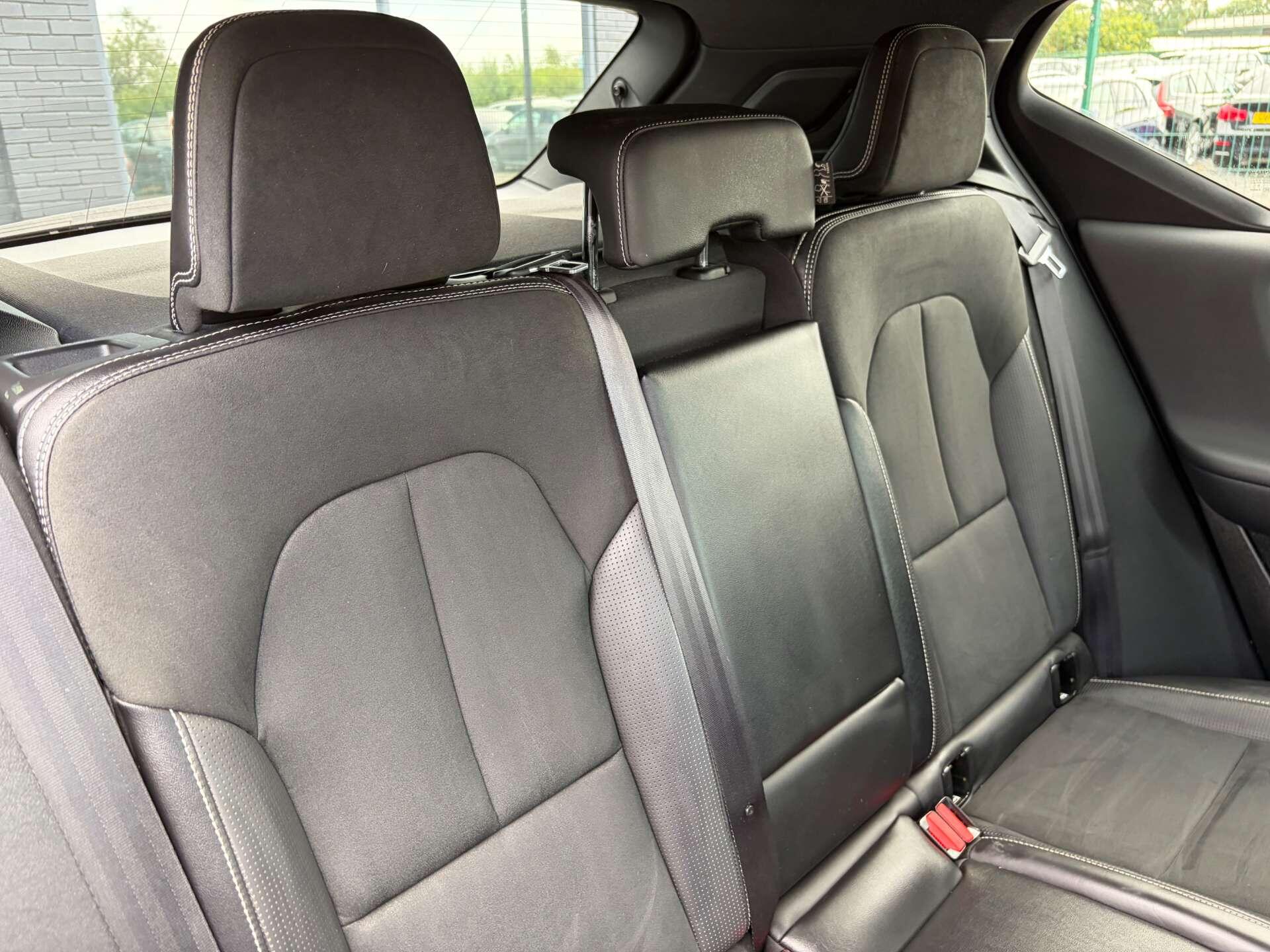 Volvo XC40 view 29
