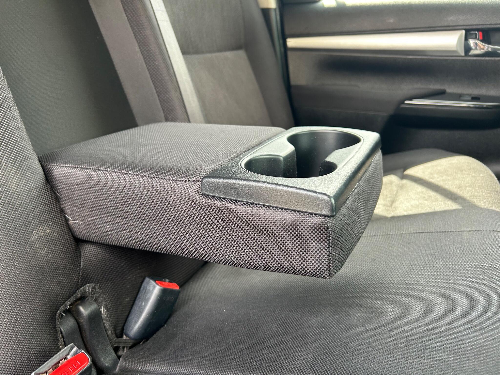 Toyota Hilux view 44