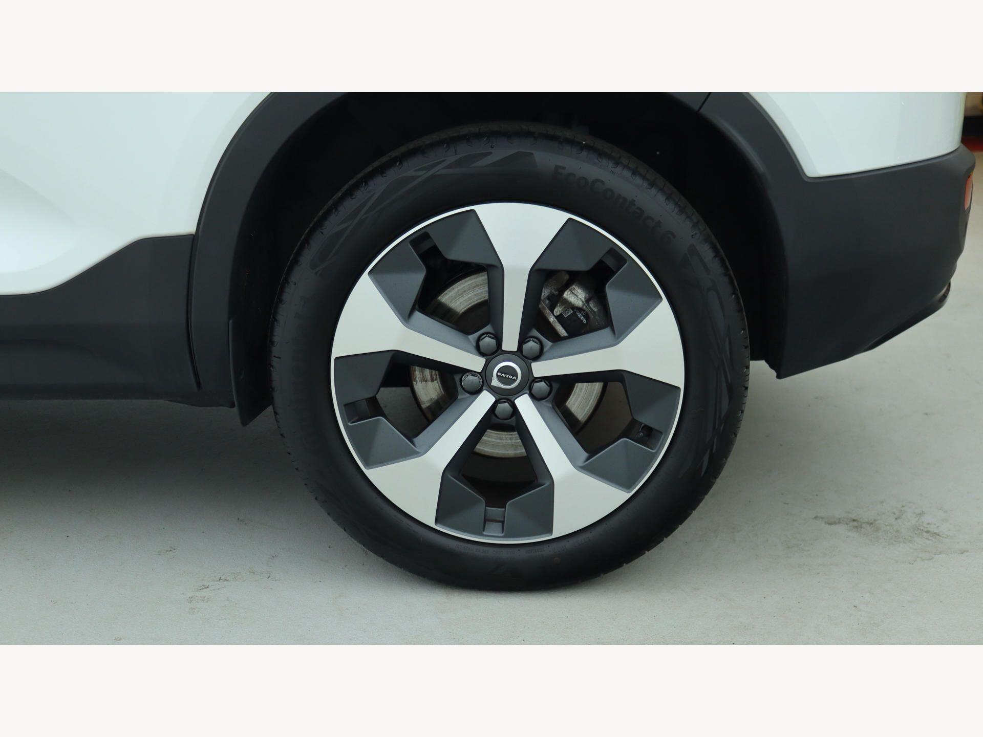 Volvo XC40 view 12