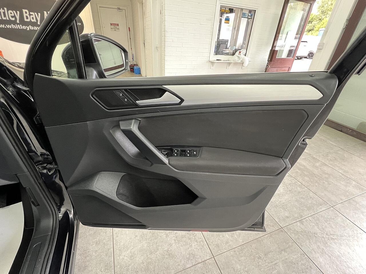 Volkswagen Tiguan view 14