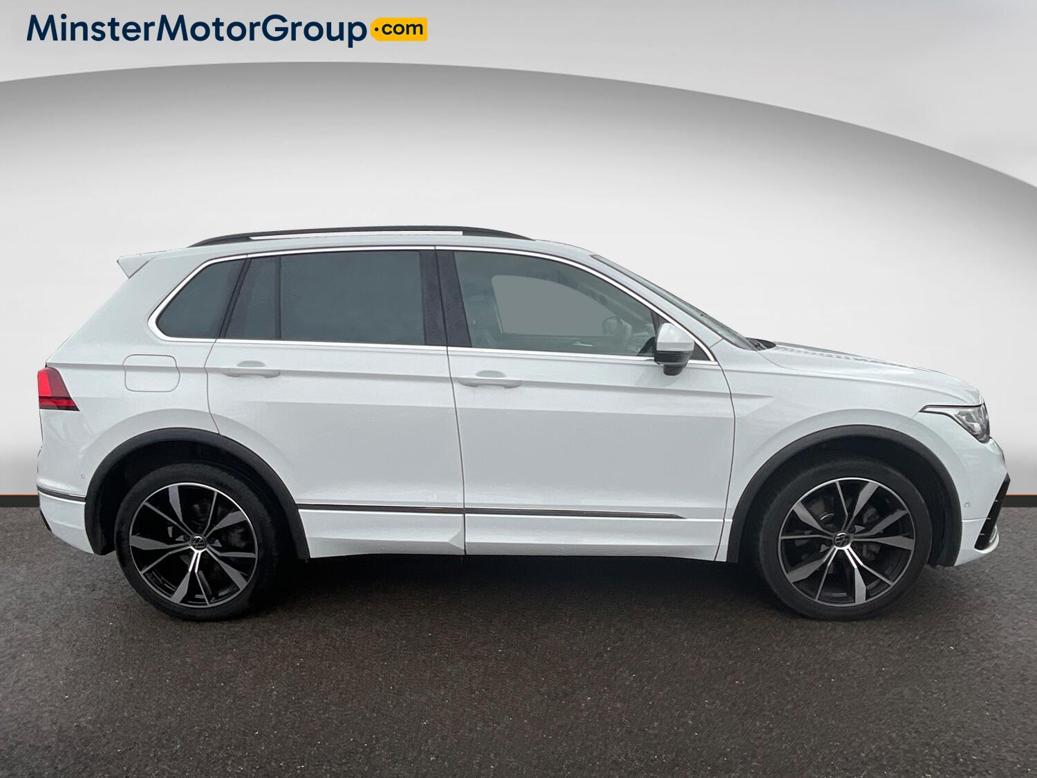 Volkswagen Tiguan view 2