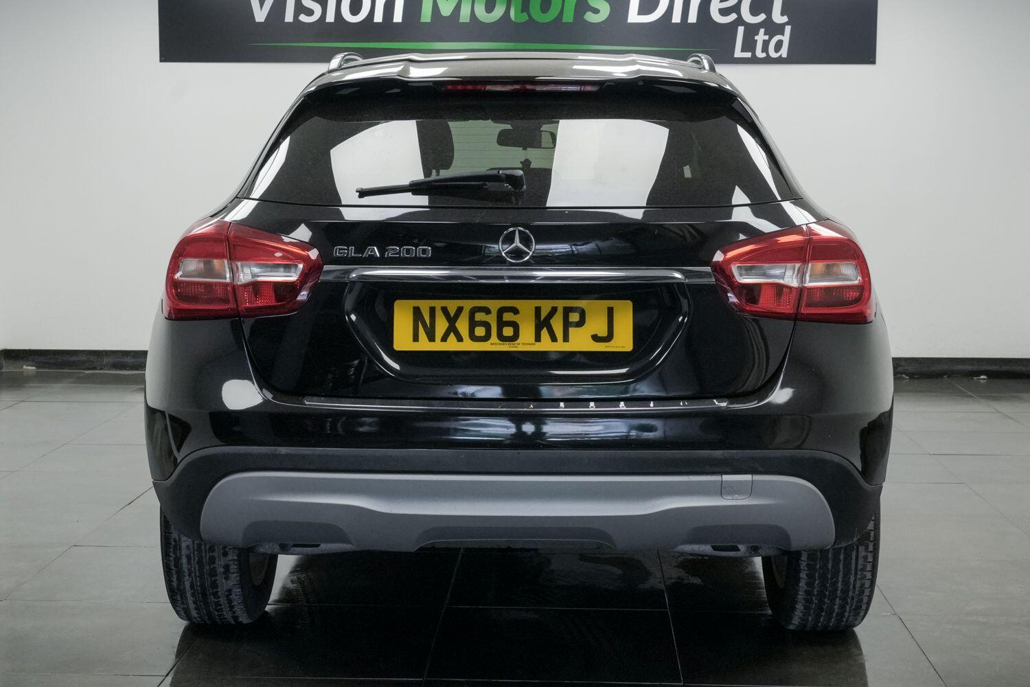 Mercedes-Benz Gla view 3