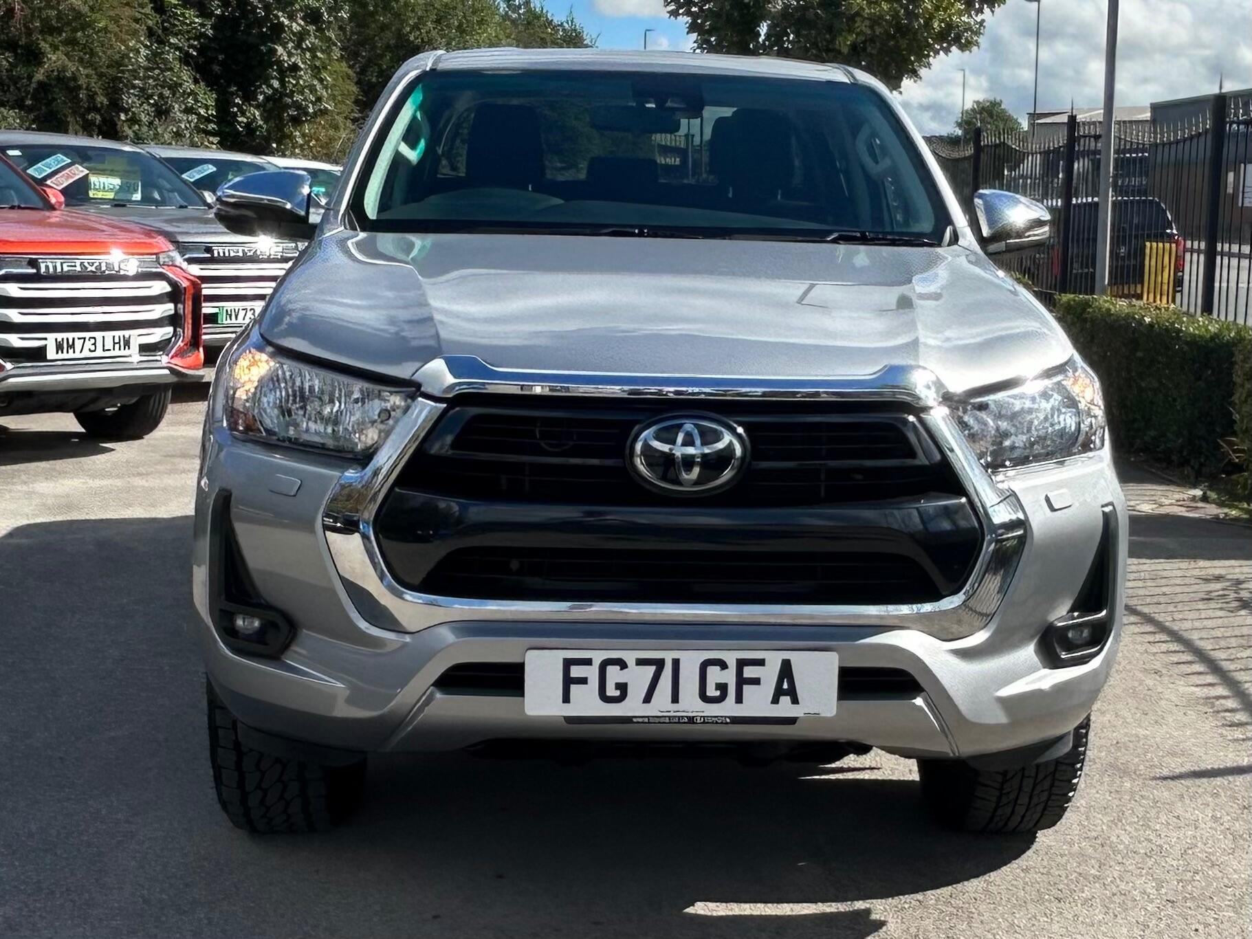 Toyota Hilux view 4