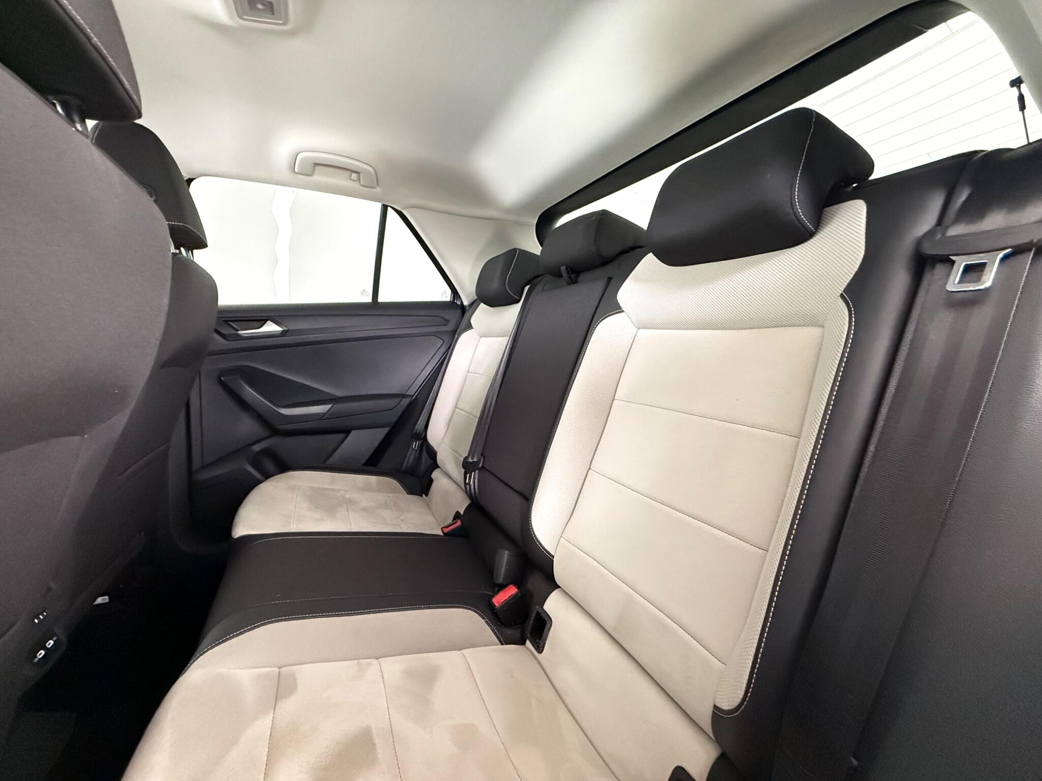 Volkswagen T-Roc view 13