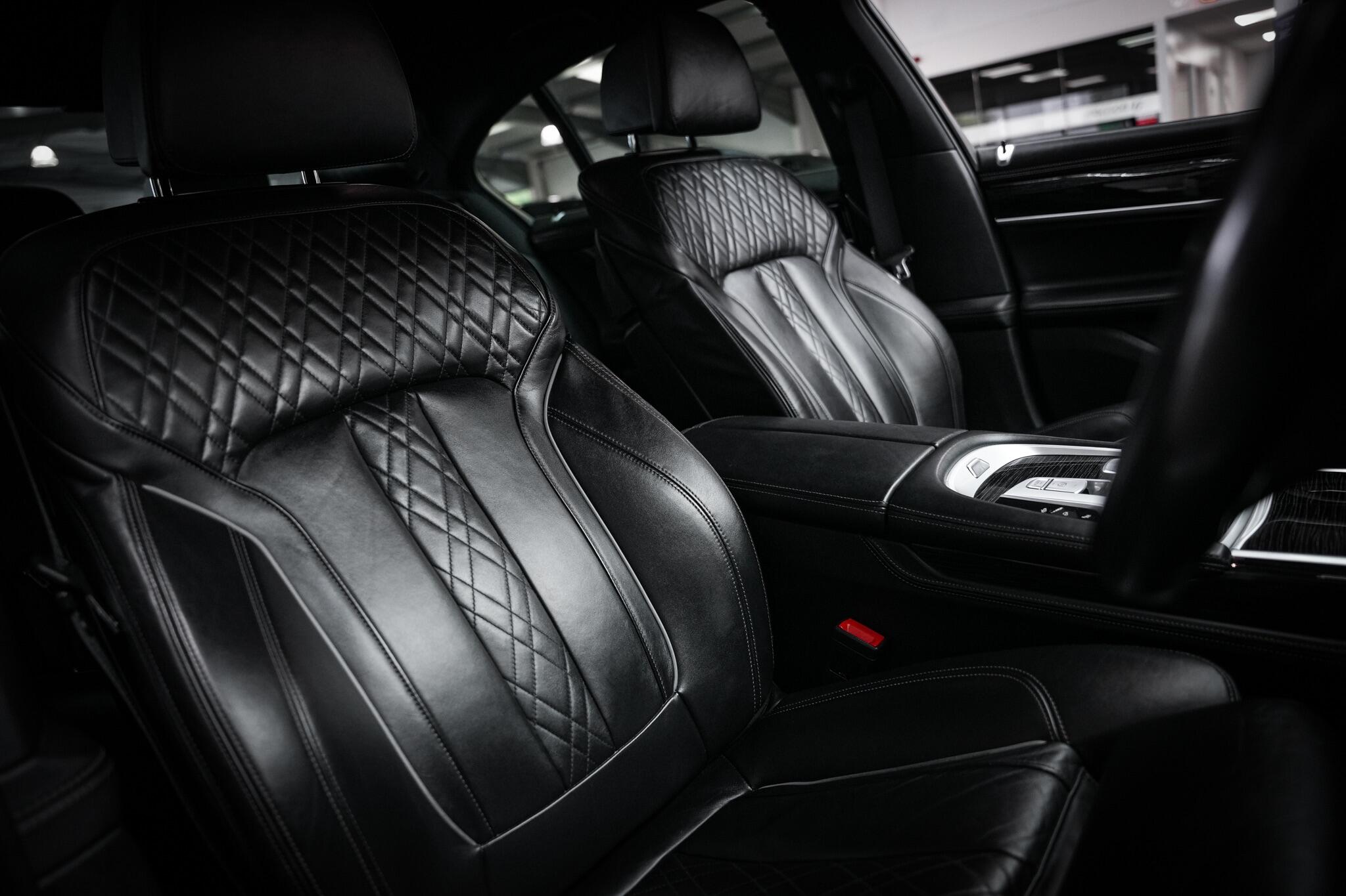 BMW 7 Series view 17