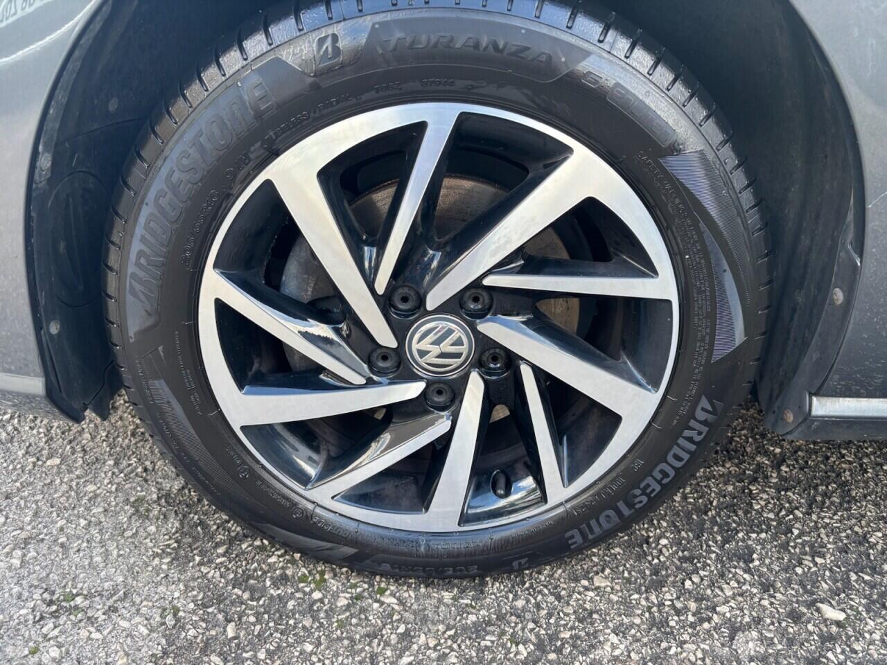 Volkswagen Golf view 14