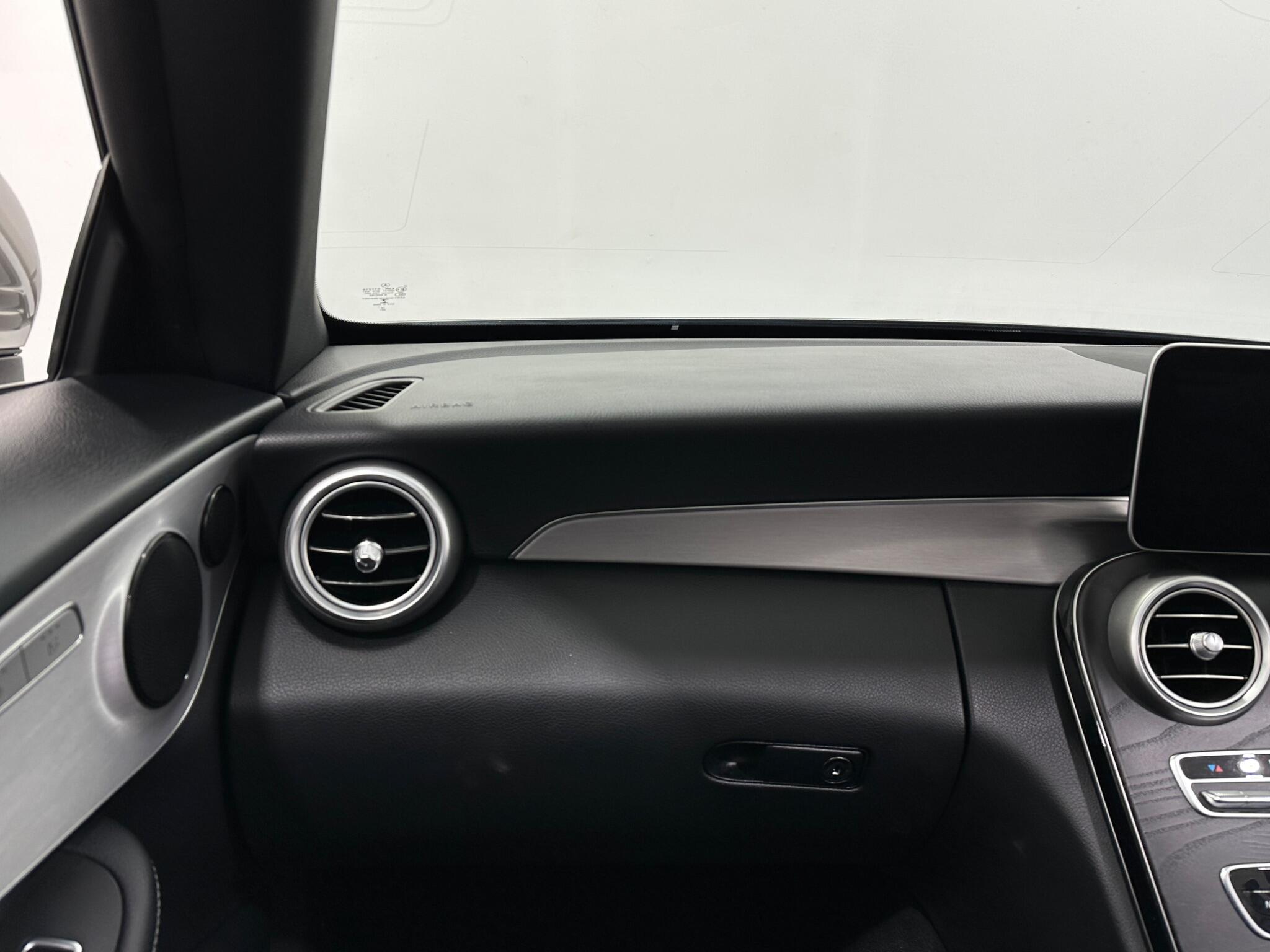 Mercedes-Benz C-Class view 31