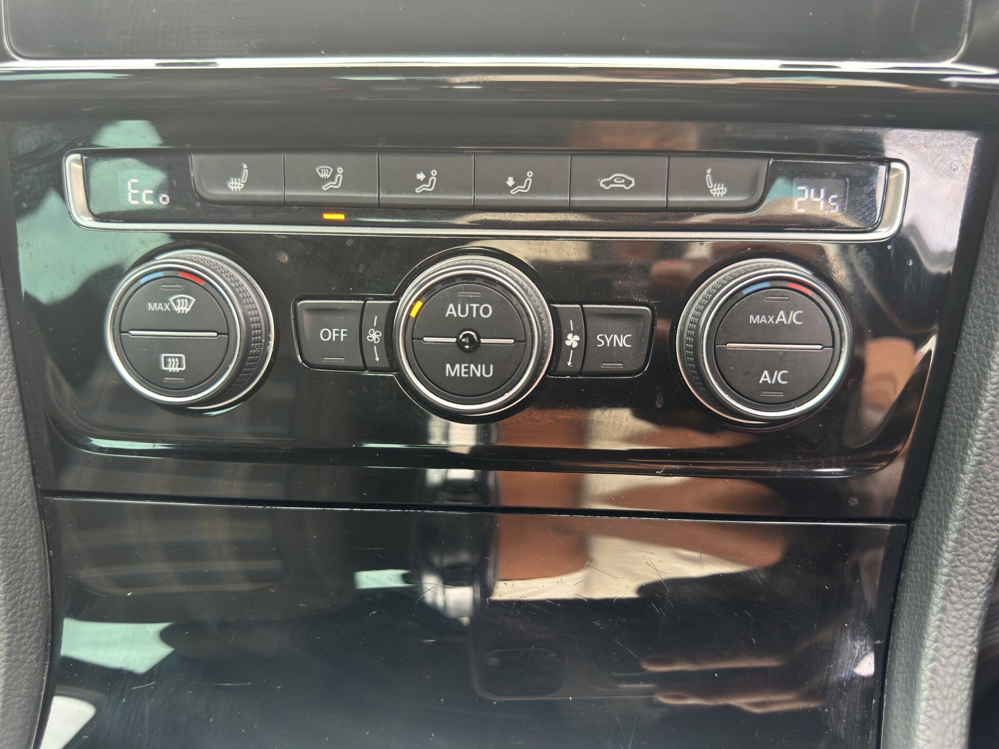 Volkswagen Golf view 19