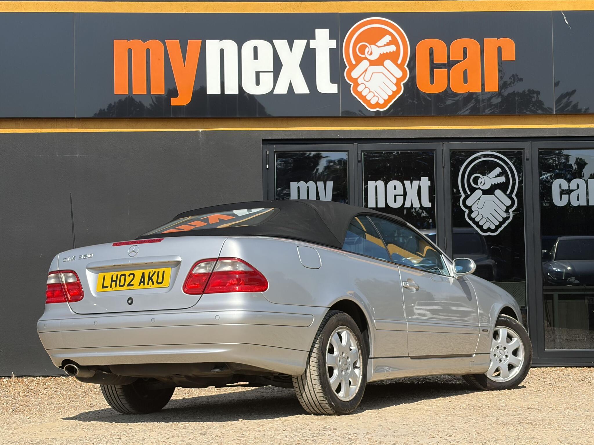 Mercedes-Benz CLK view 11
