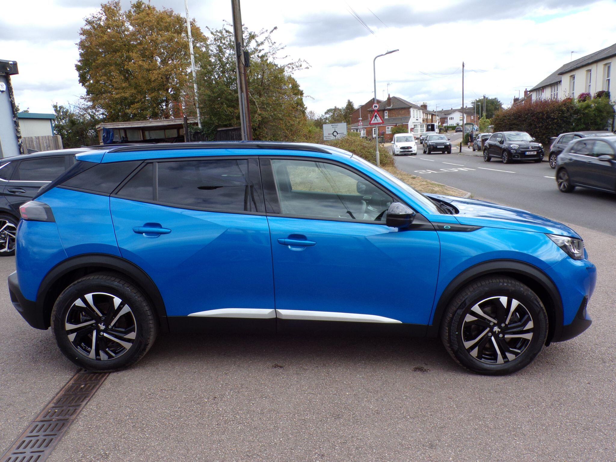 Peugeot E-2008 view 9