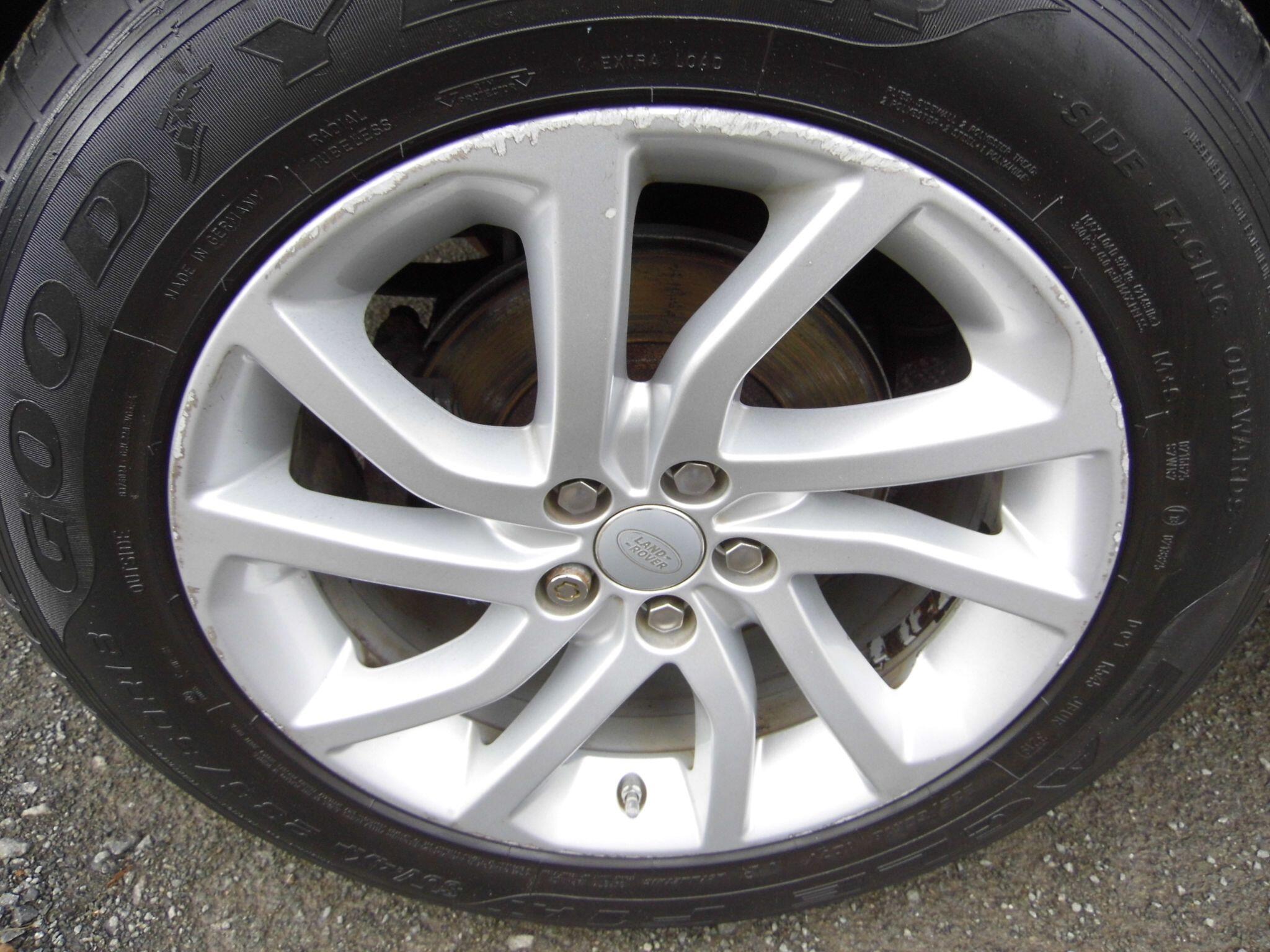Land Rover Discovery Sport view 16