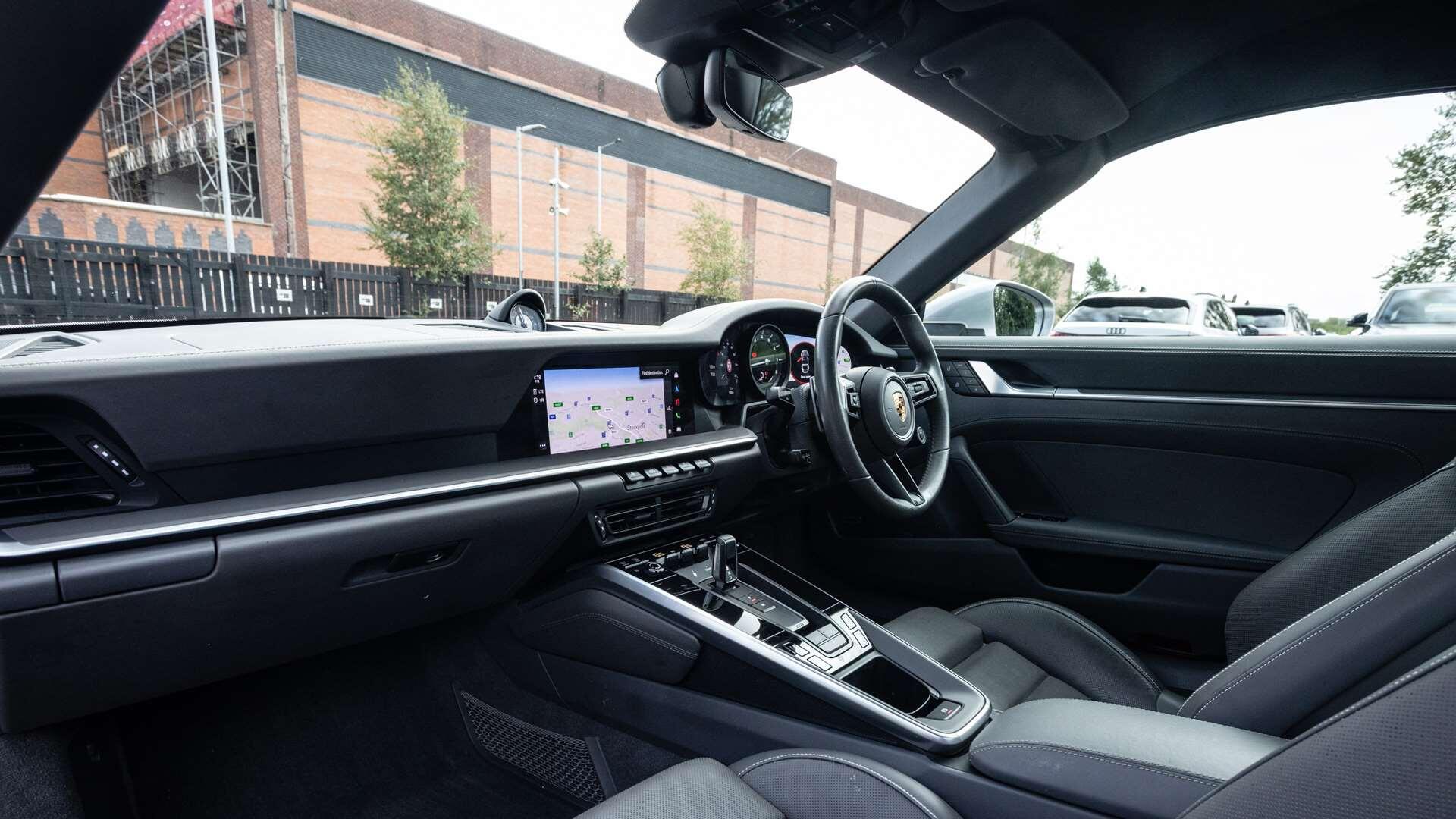 Porsche 911 view 16