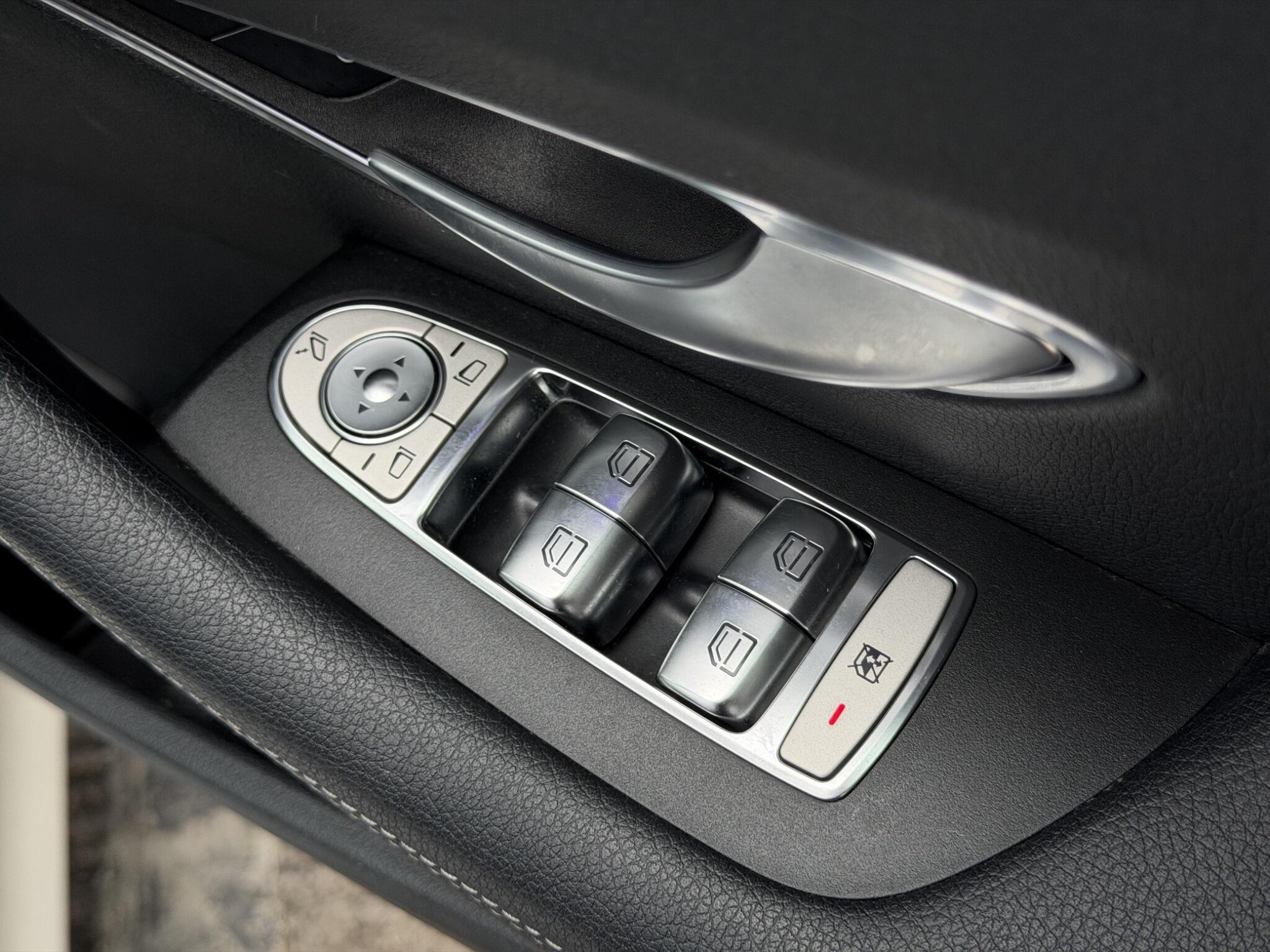 Mercedes-Benz E-Class view 50