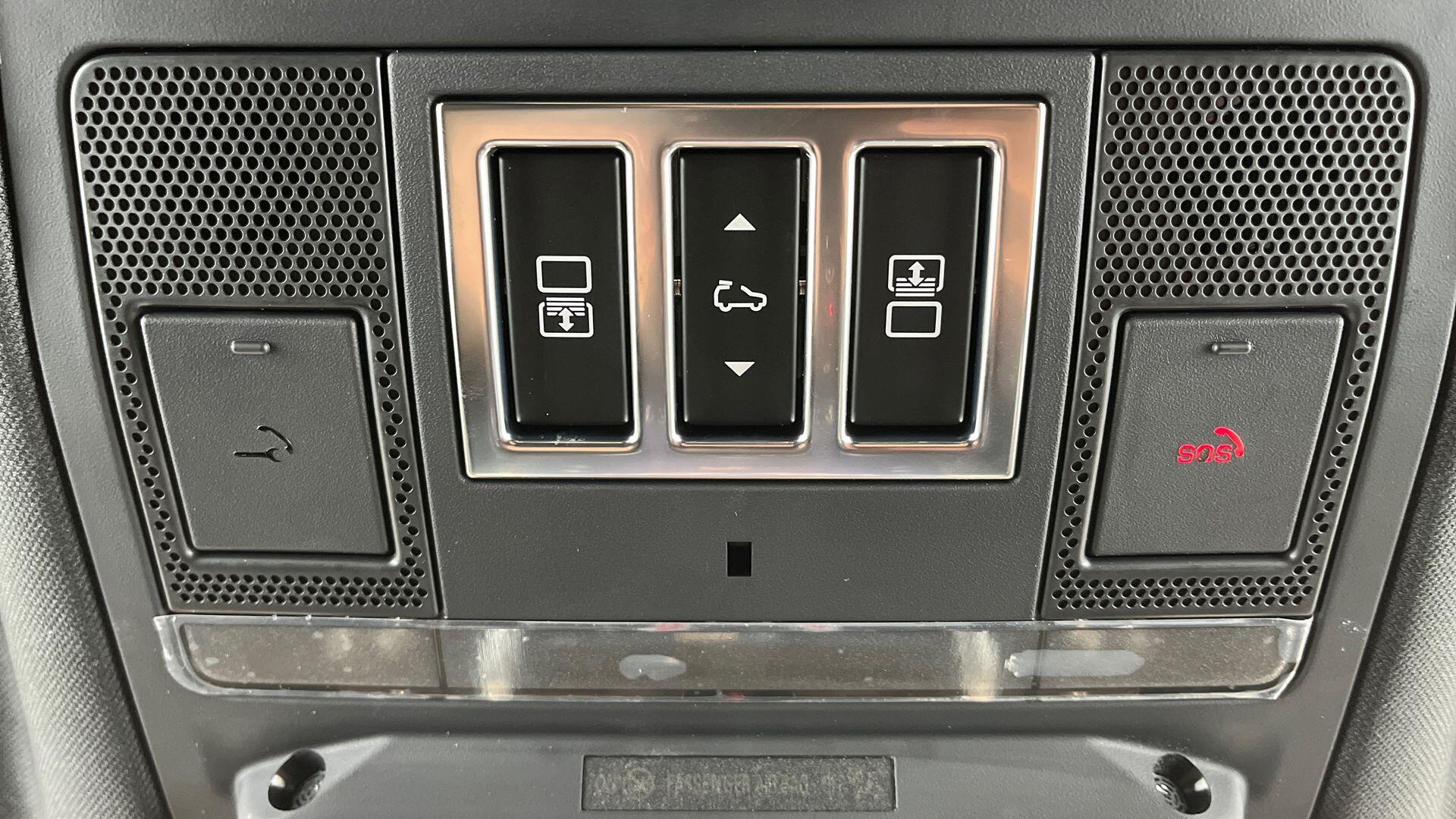 Land Rover Discovery view 23