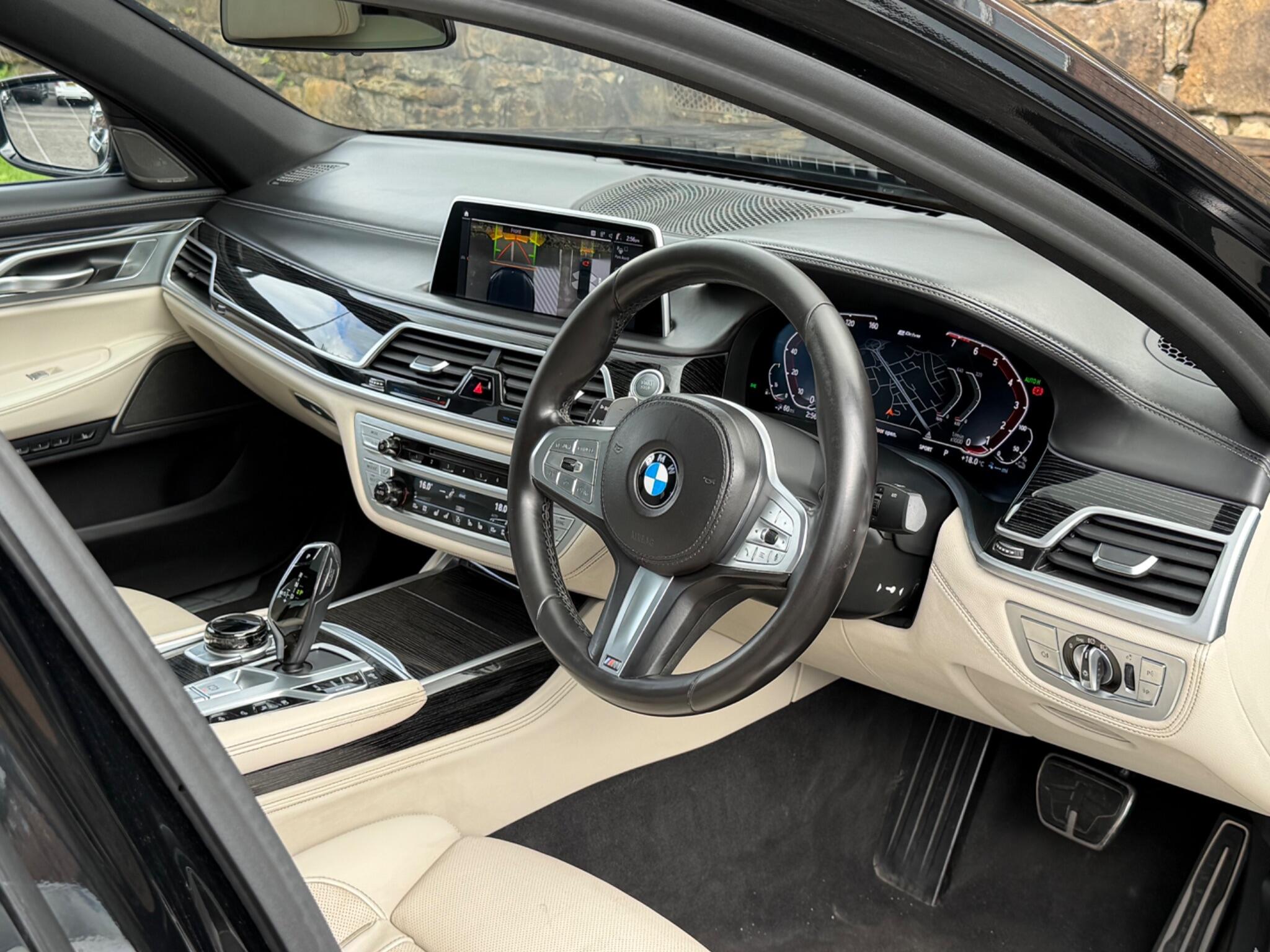 BMW 7 Series view 12