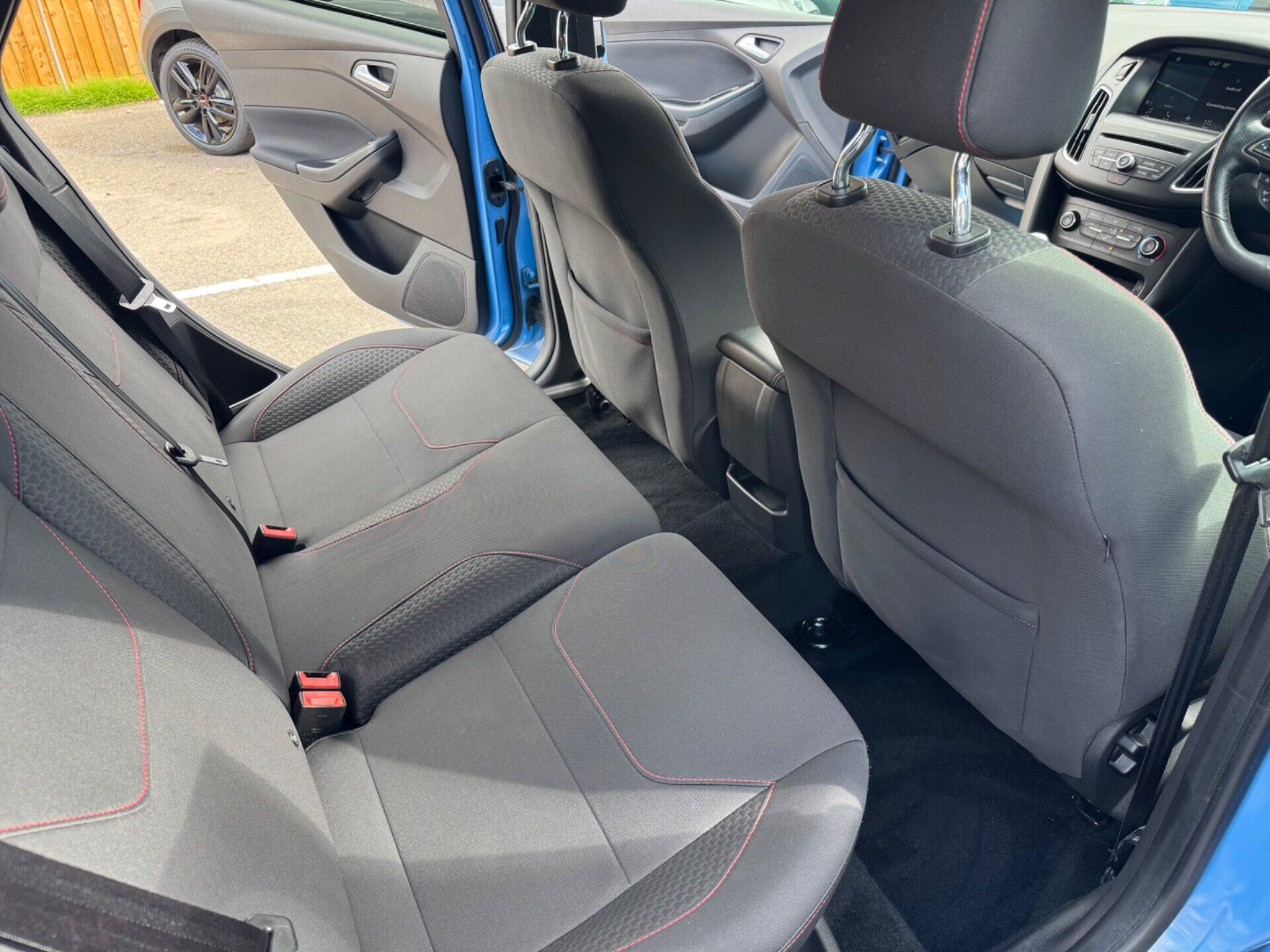 Ford Focus view 37