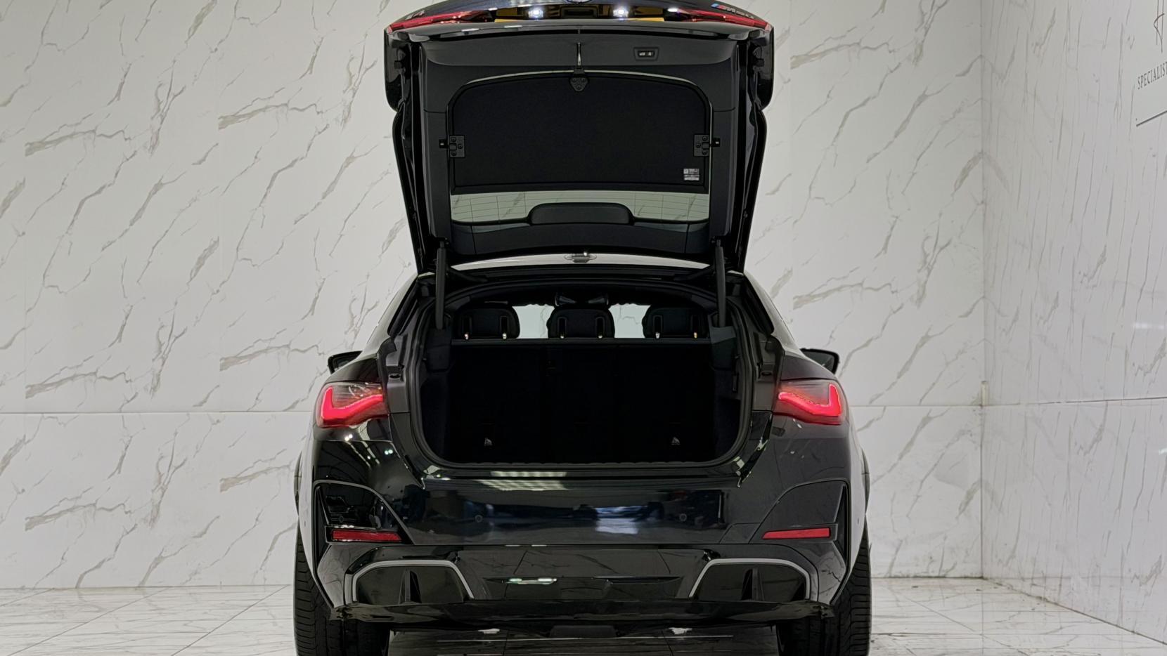 BMW I4 view 42