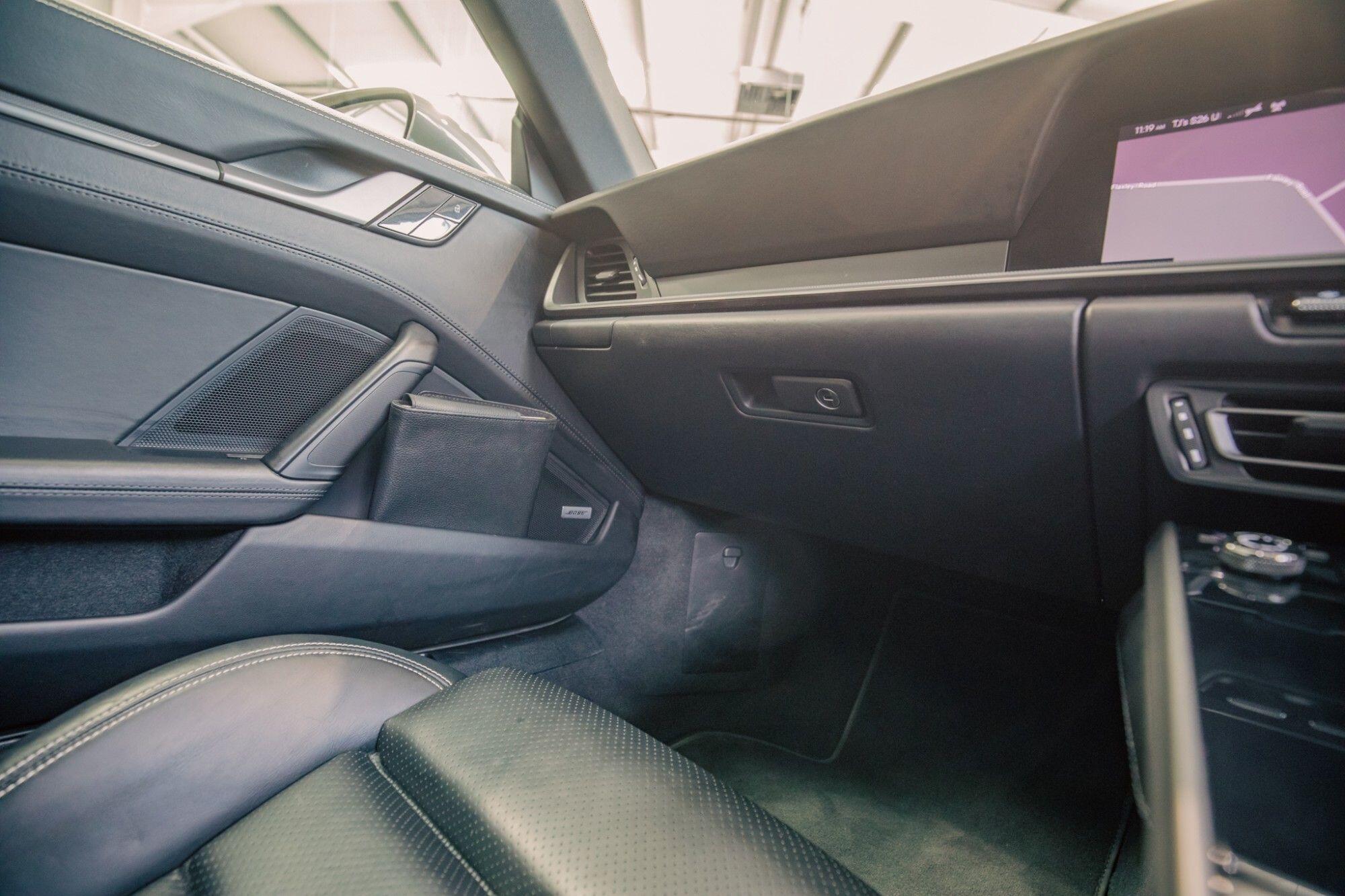 Porsche 911 view 34