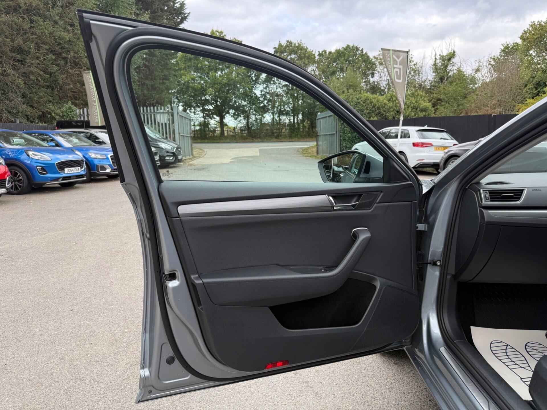 Skoda Superb view 35