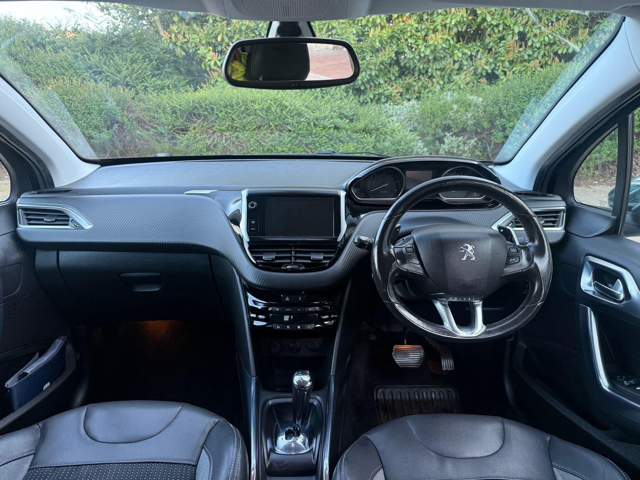 Peugeot 2008 view 16
