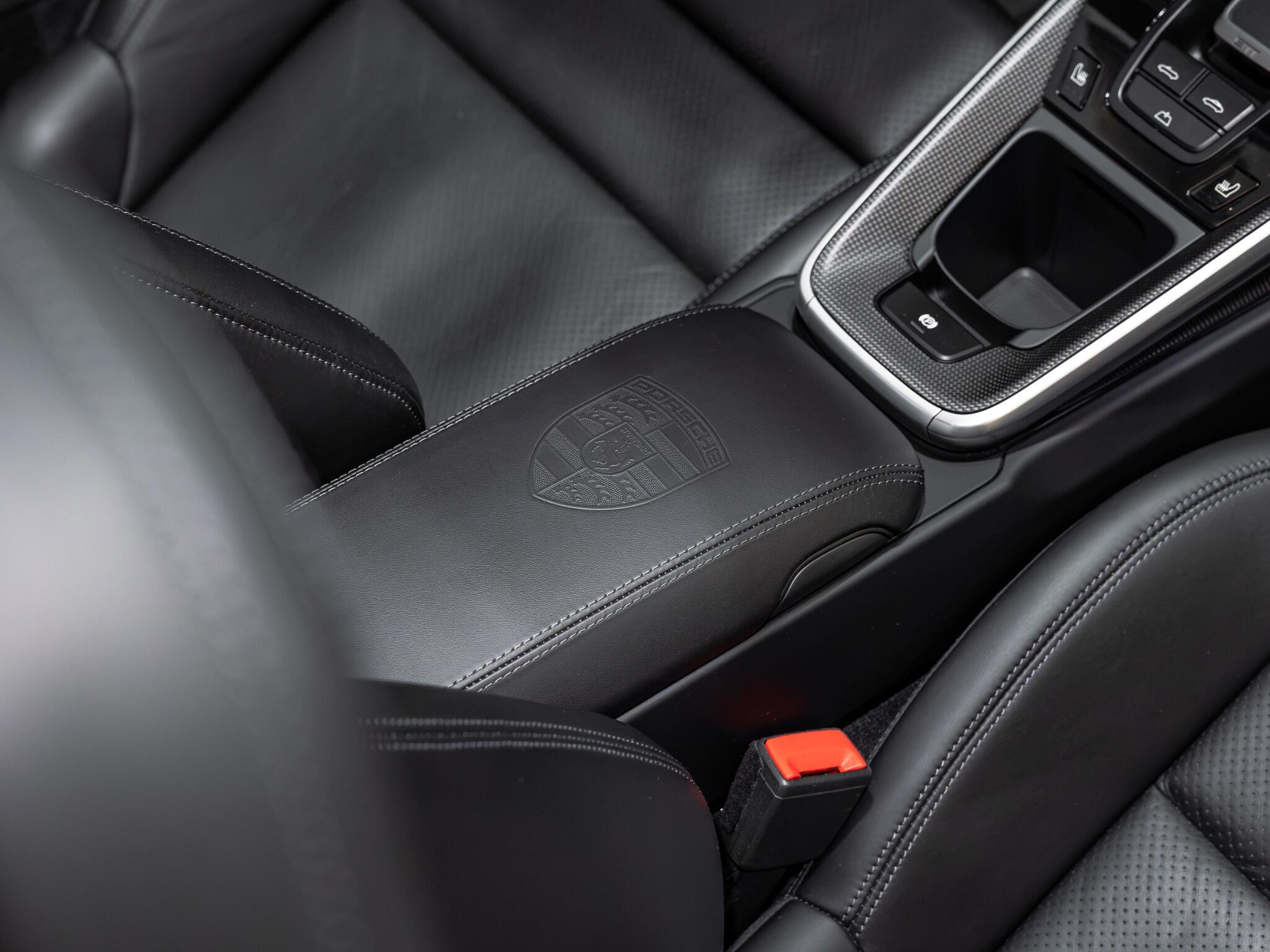 Porsche 911 view 25
