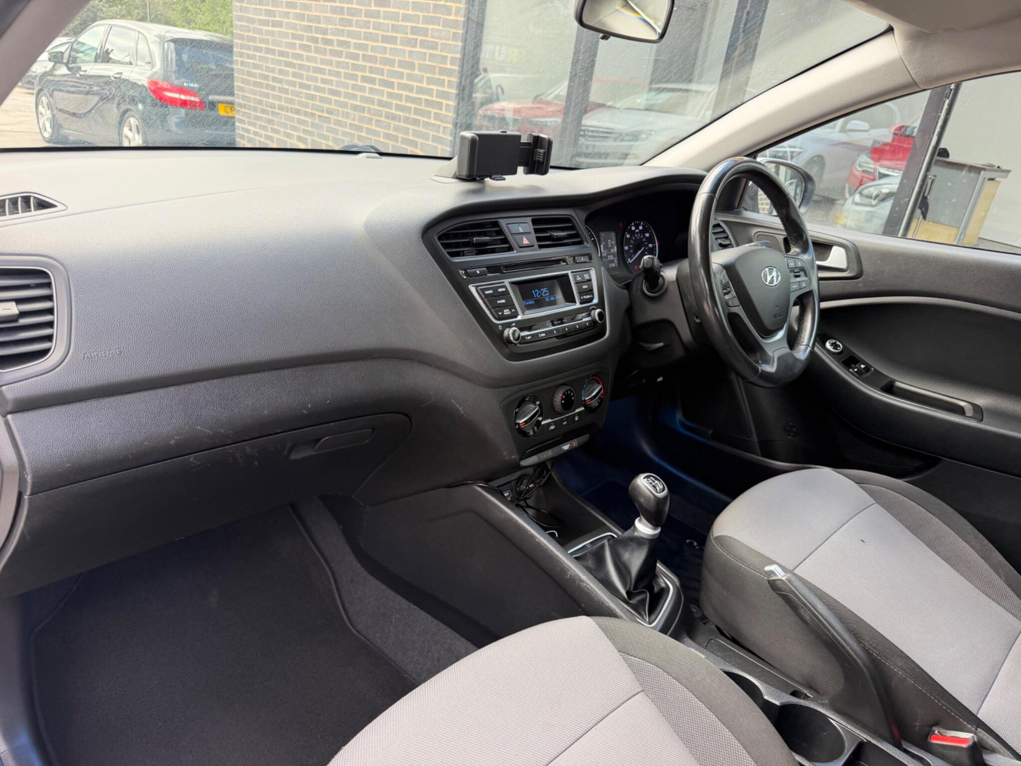 Hyundai I20 view 16
