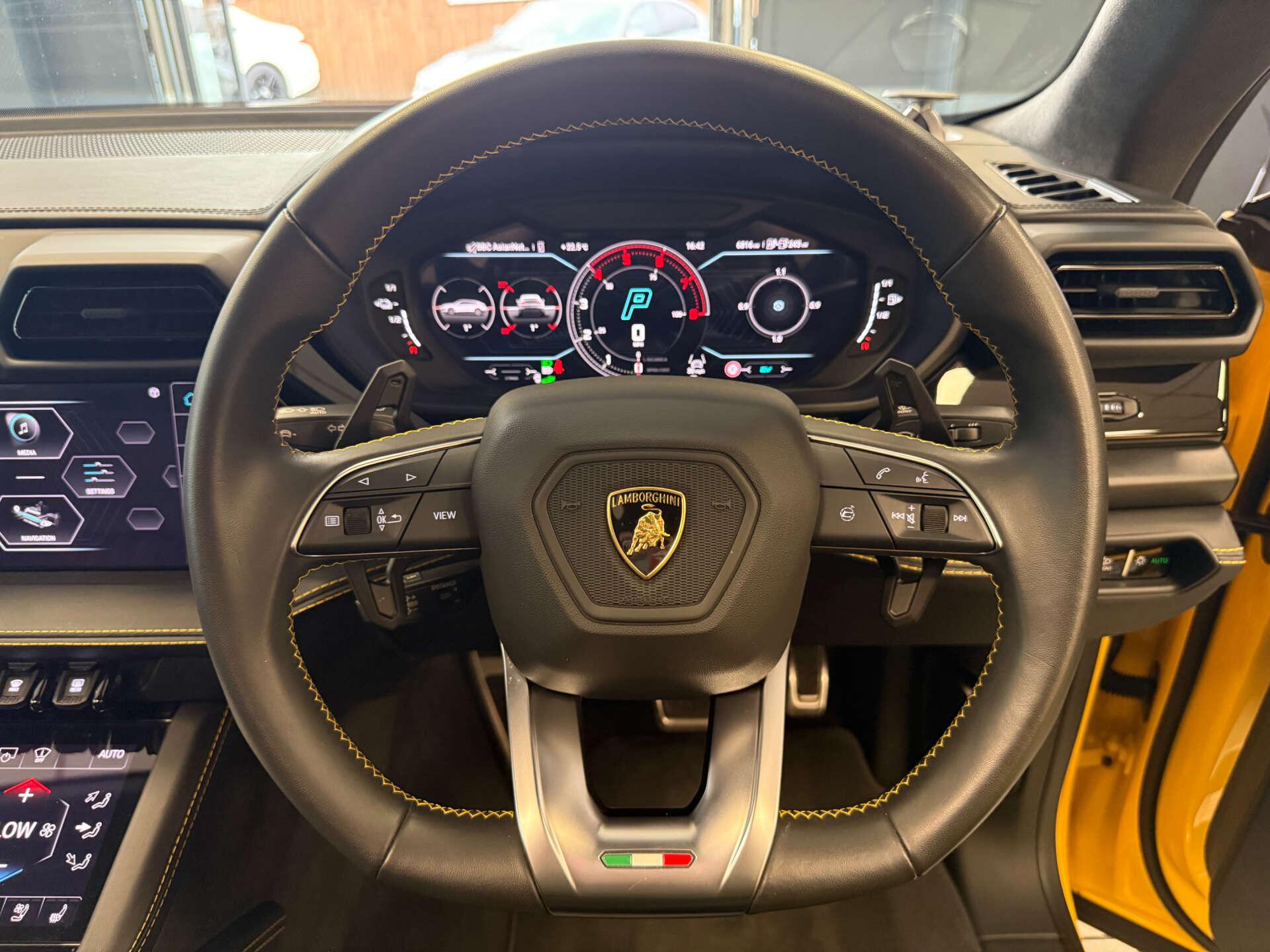 Lamborghini Urus view 27