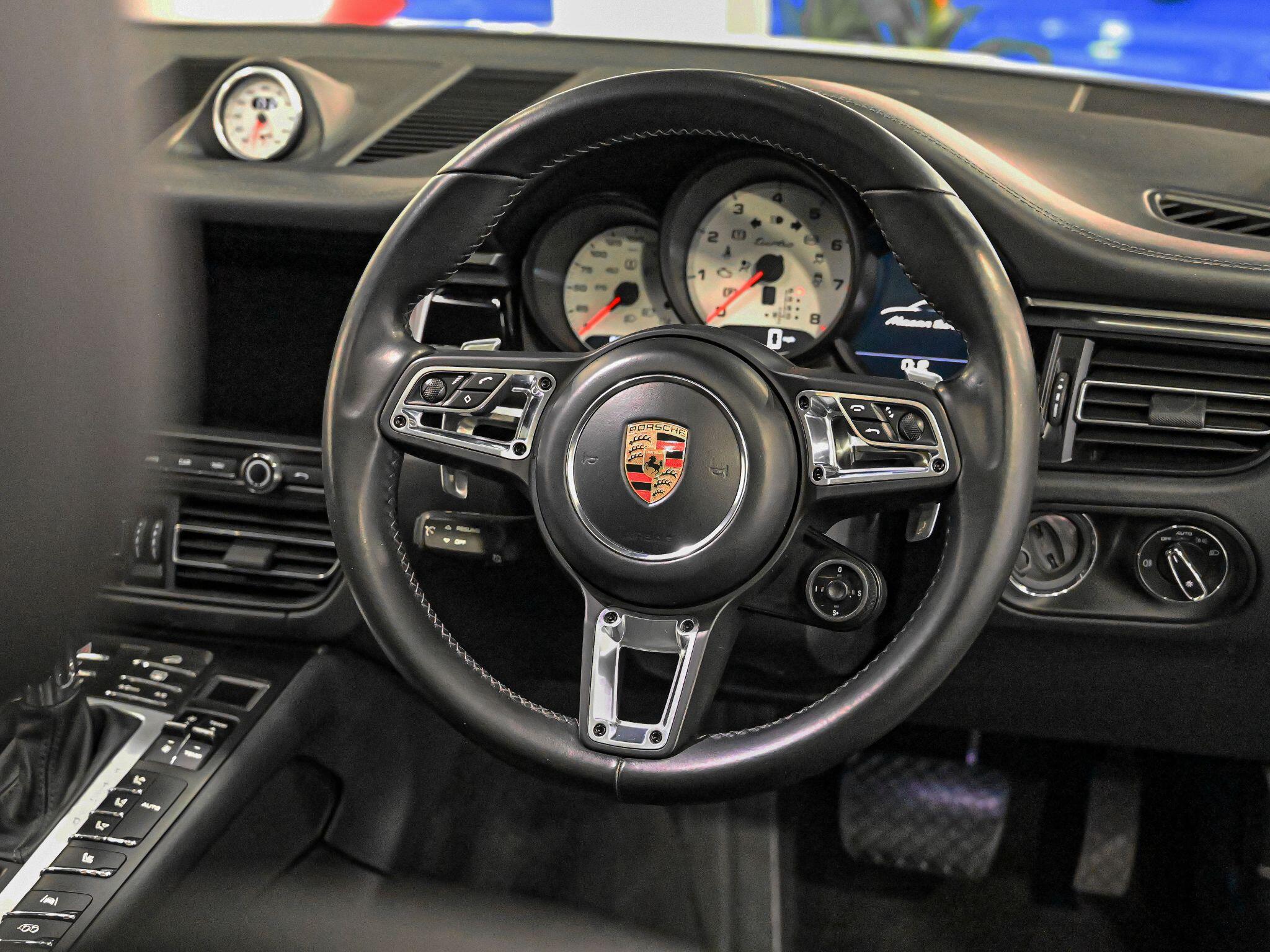 Porsche Macan view 10