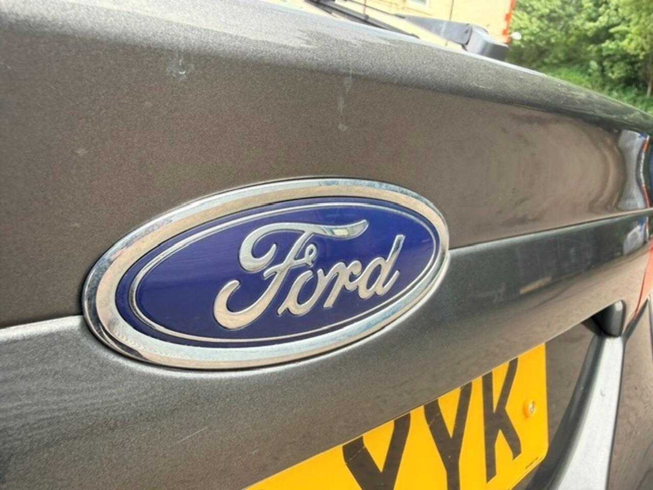 Ford Mondeo view 31