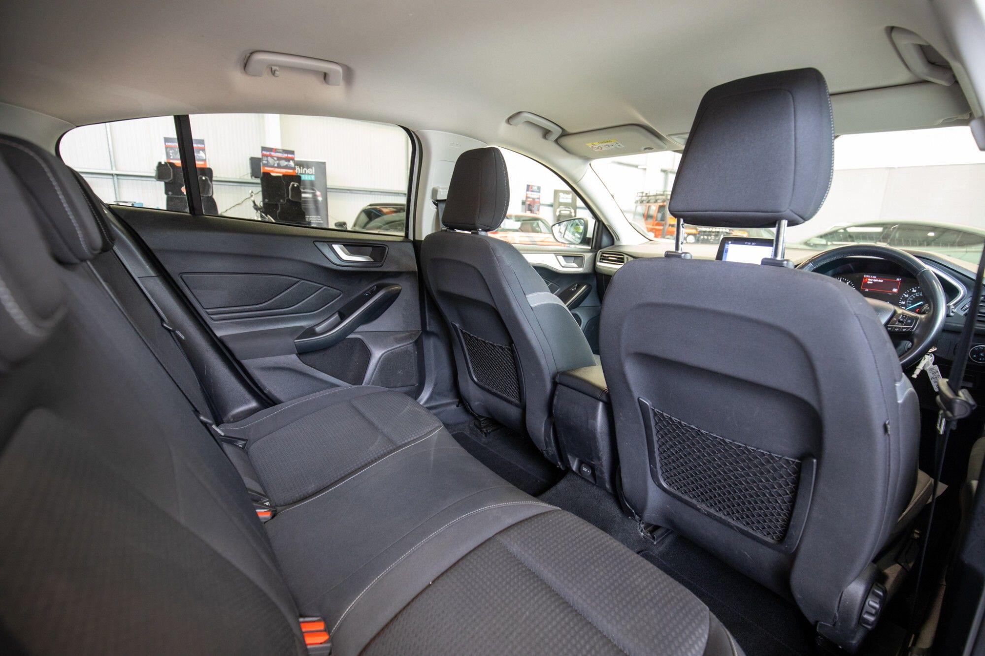 Ford Focus view 11