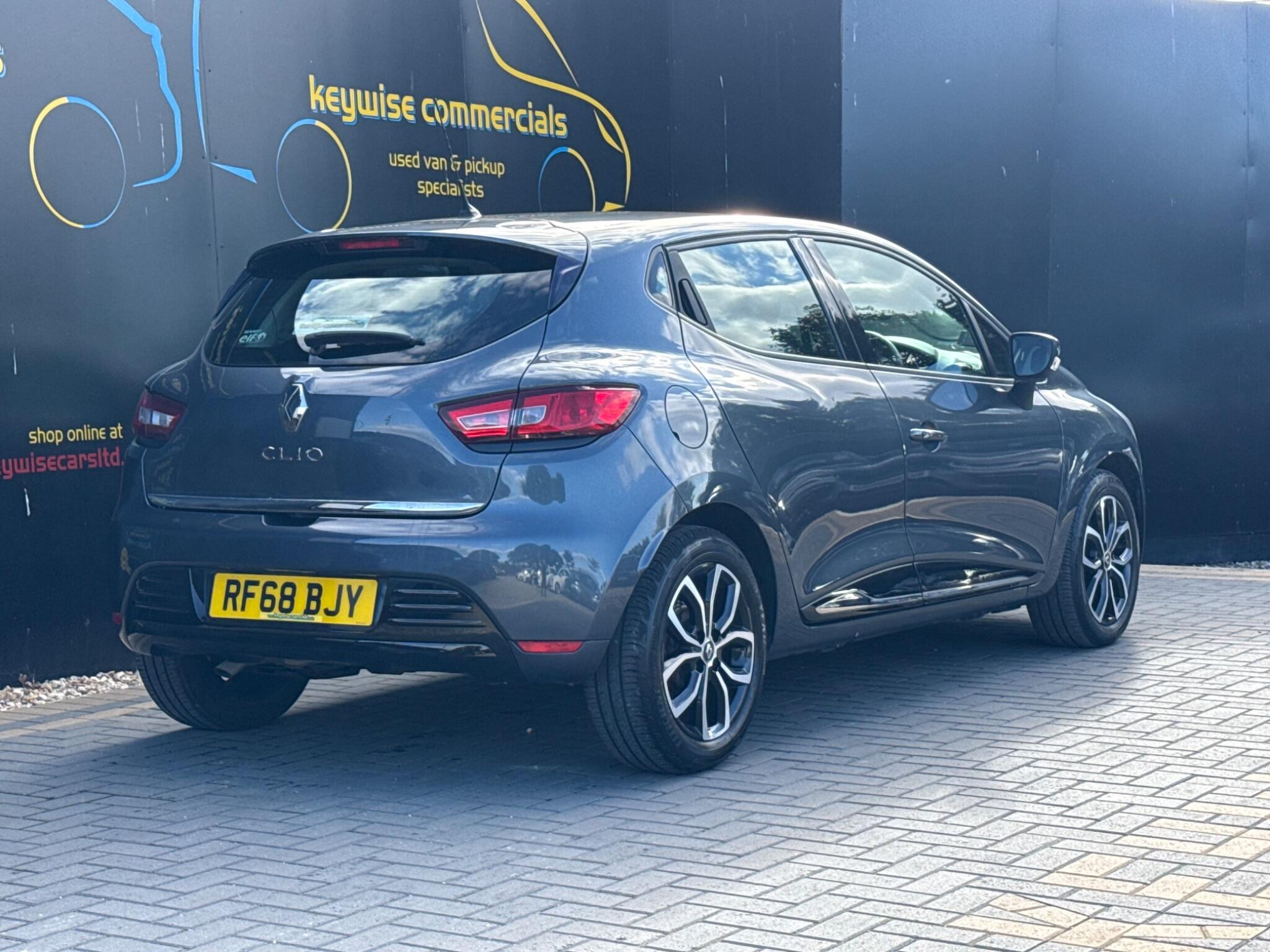 Renault Clio view 6