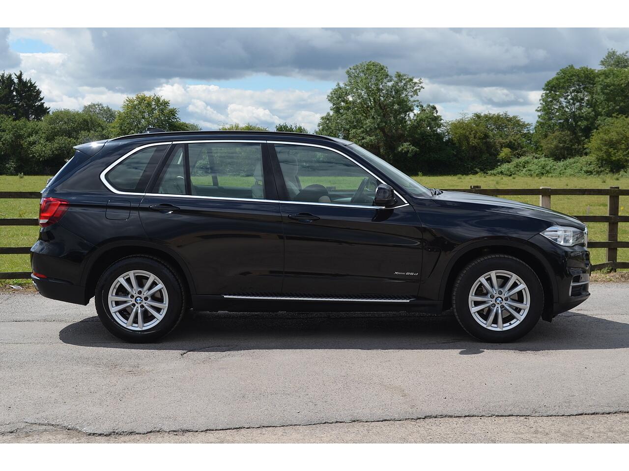 BMW X5 view 11