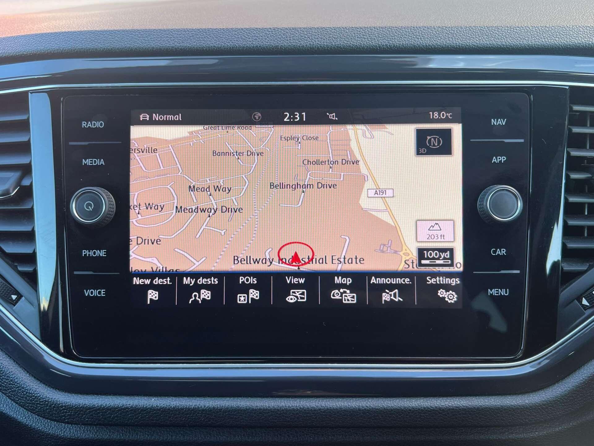 Volkswagen T-Roc view 9