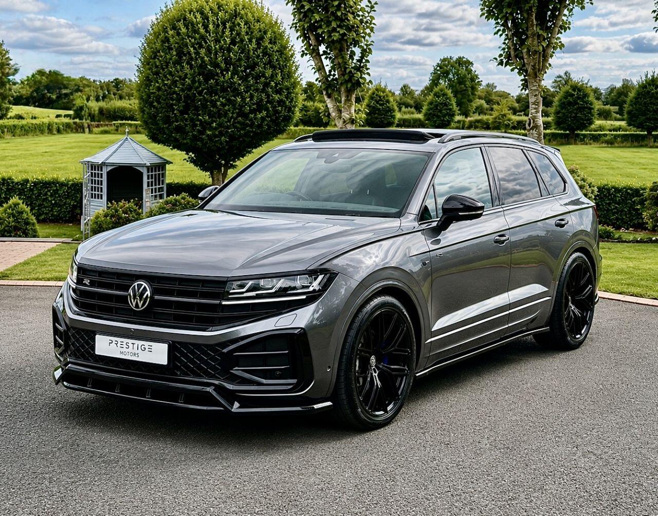 Volkswagen Touareg view 2