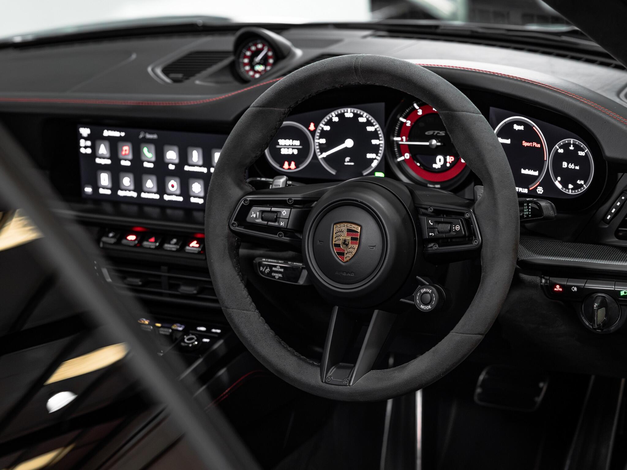 Porsche 911 view 15