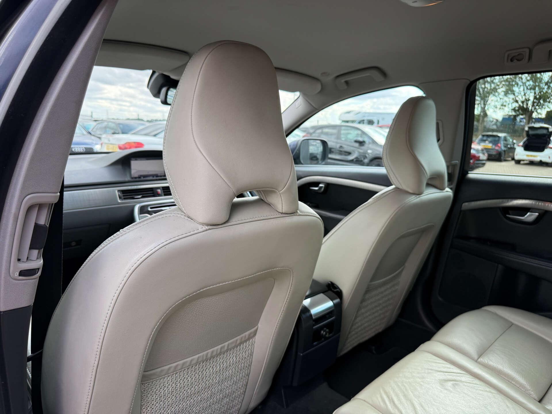 Volvo XC70 view 74