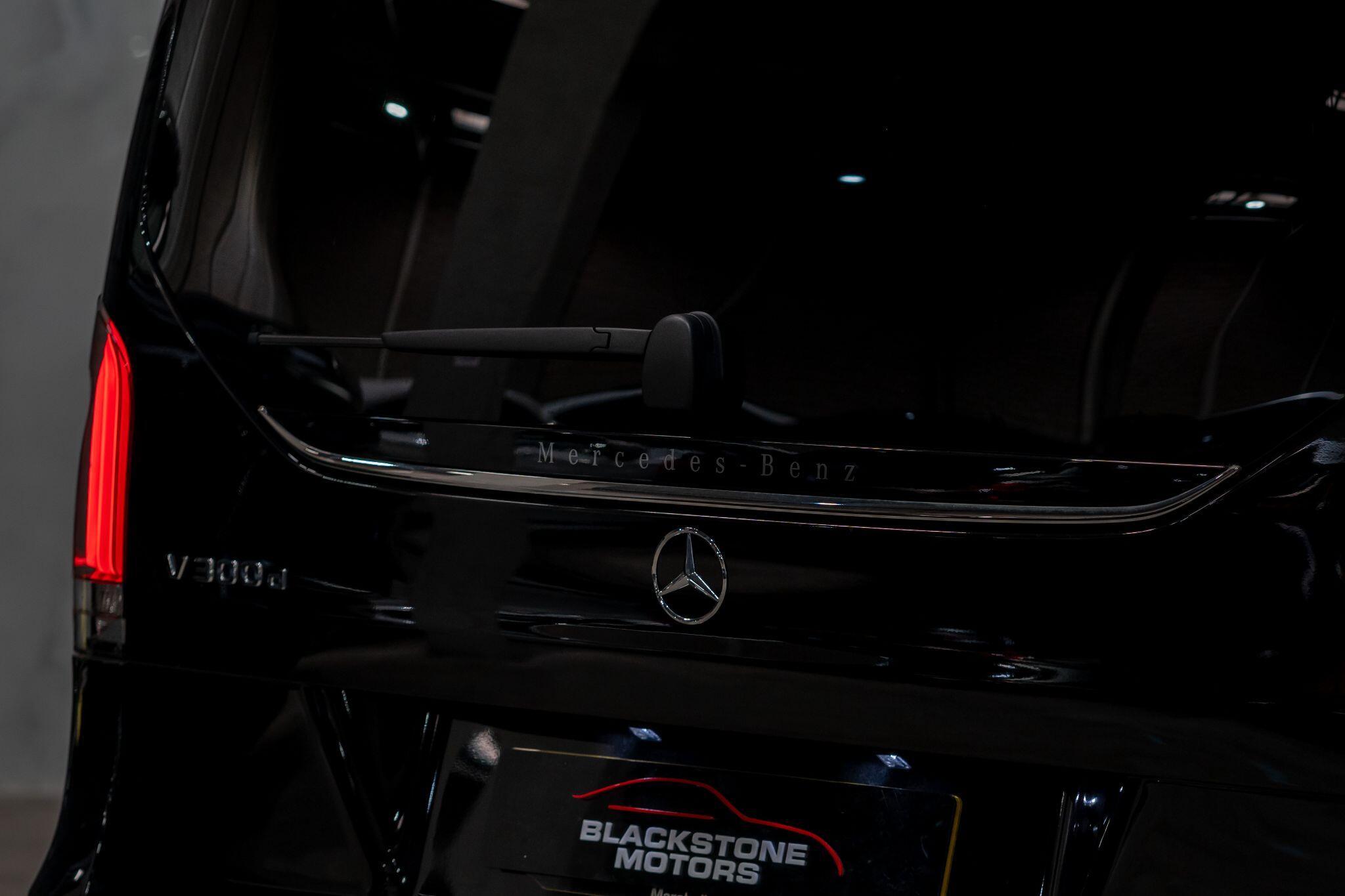 Mercedes-Benz V-Class view 43