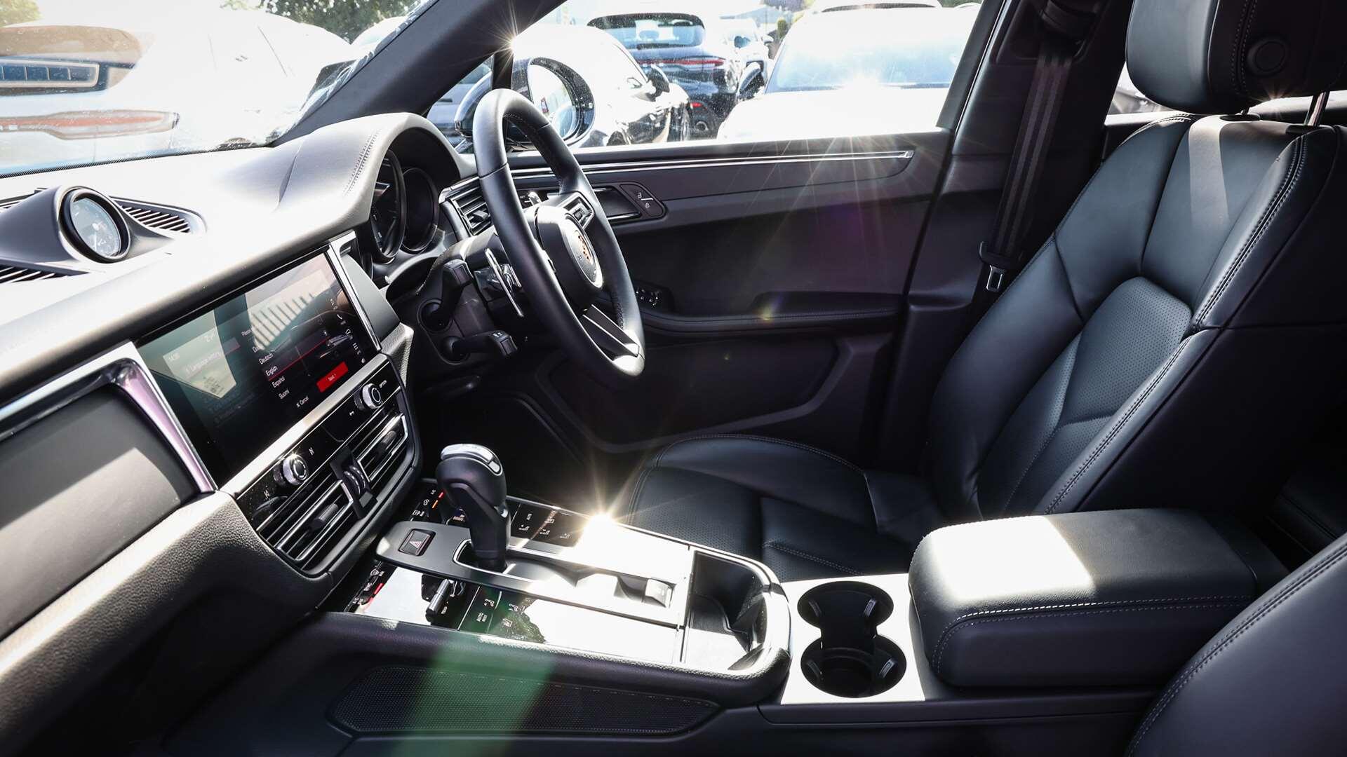Porsche Macan view 11