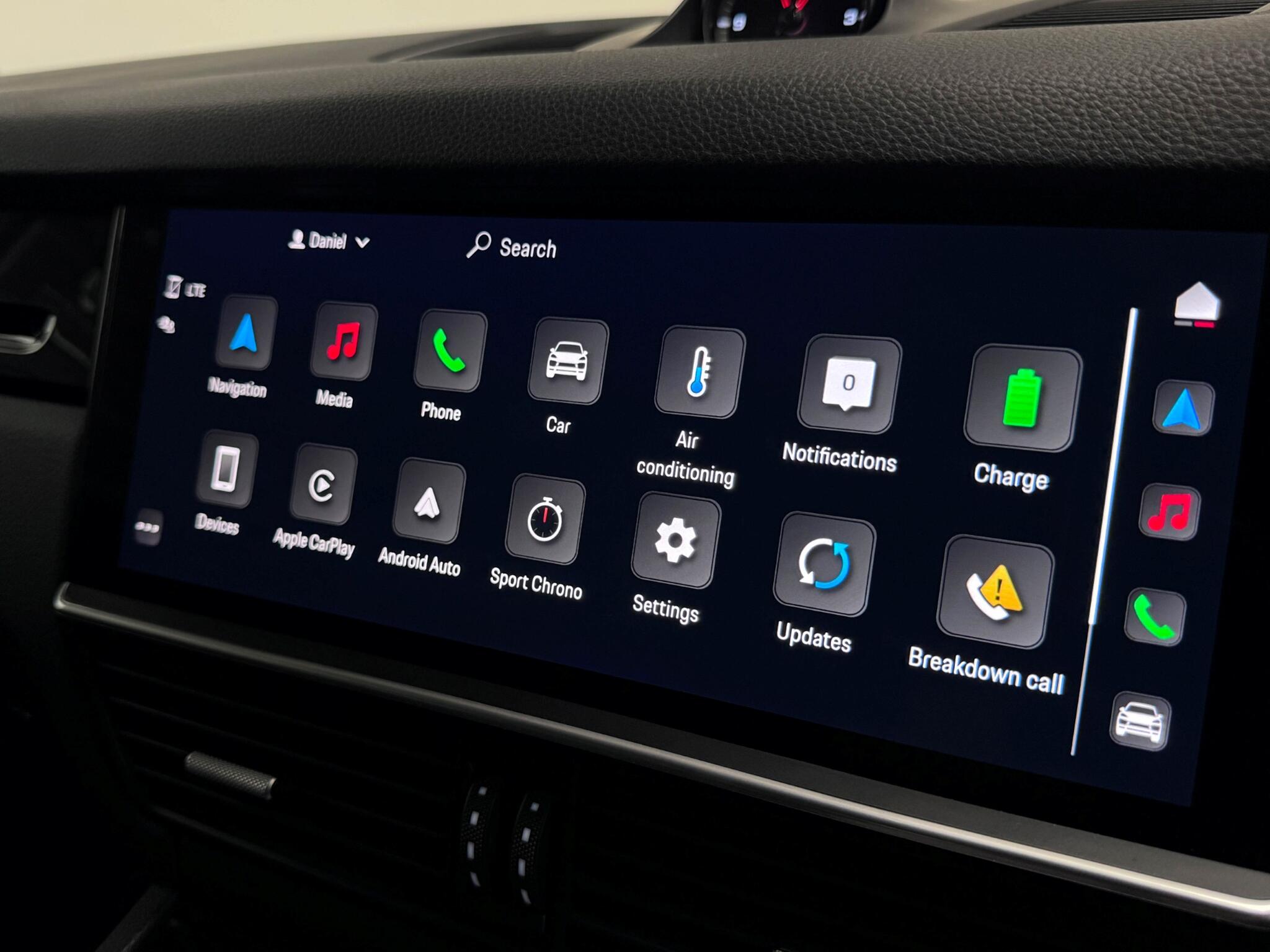 Porsche Cayenne view 8