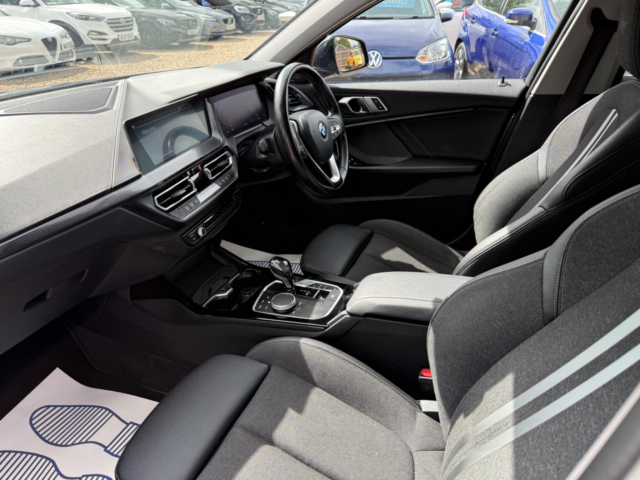 BMW 1 Series view 13