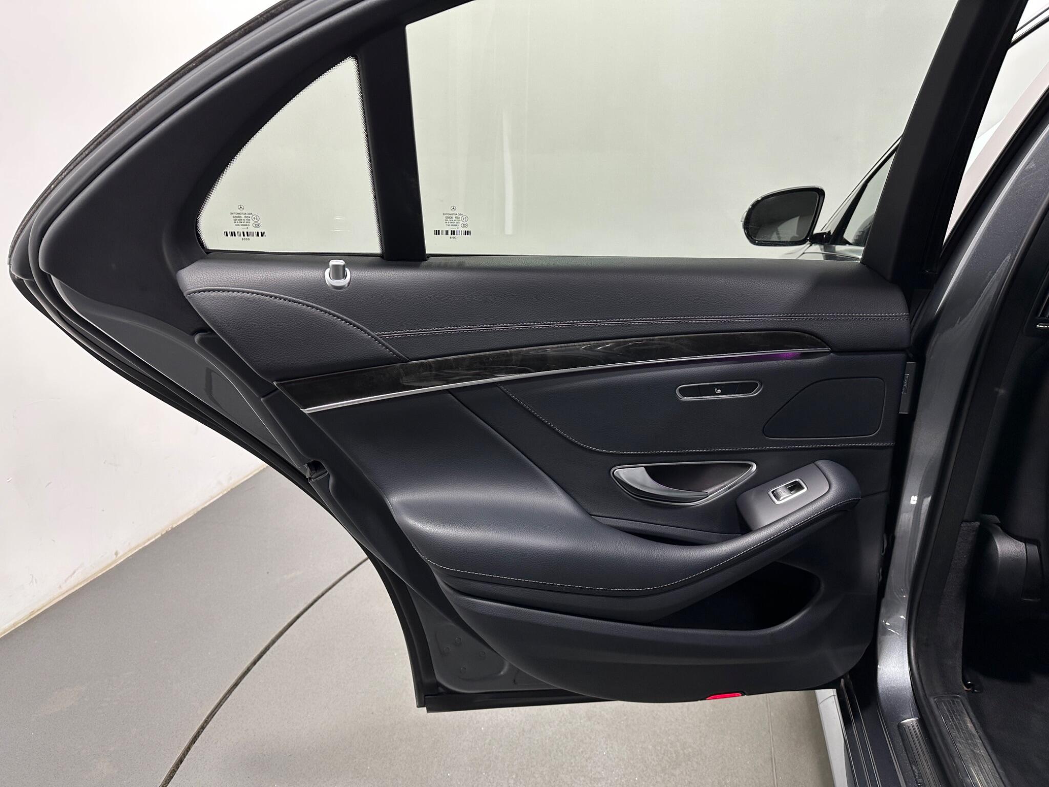 Mercedes-Benz S-Class view 43