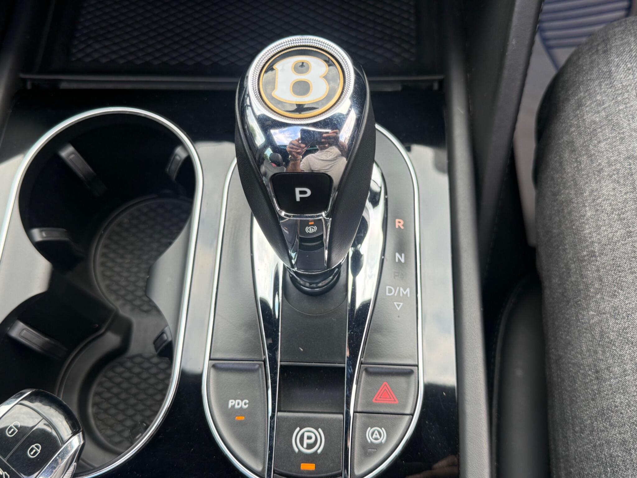 Bentley Bentayga view 8