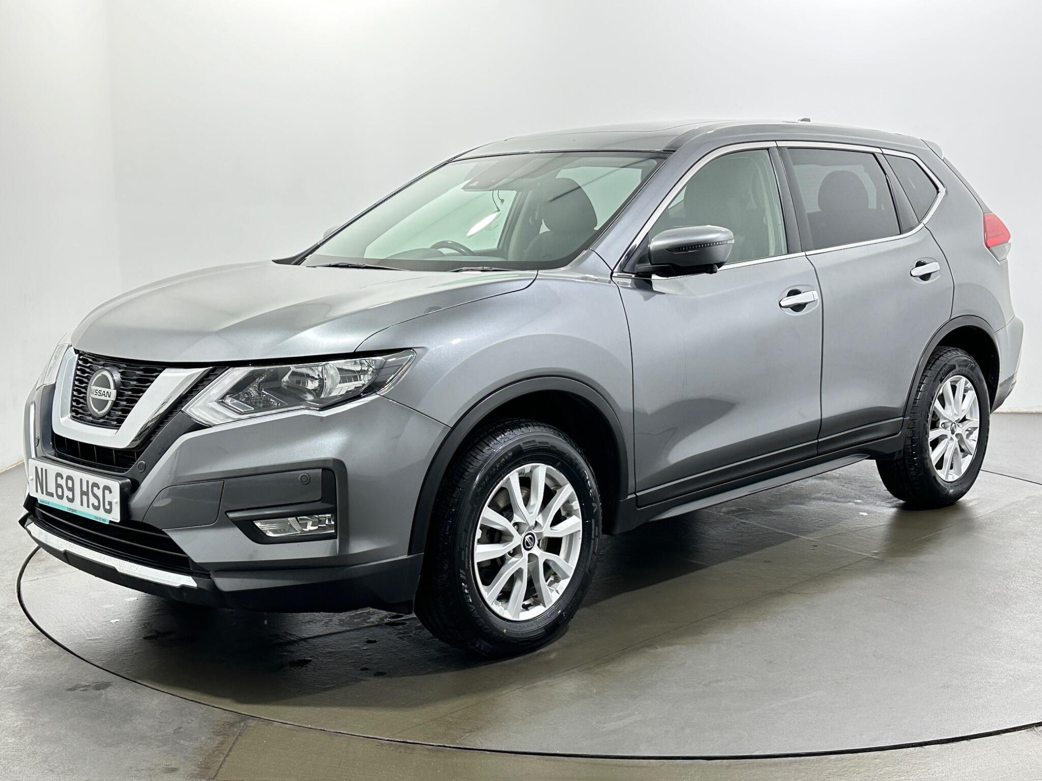 Nissan X-Trail view 4