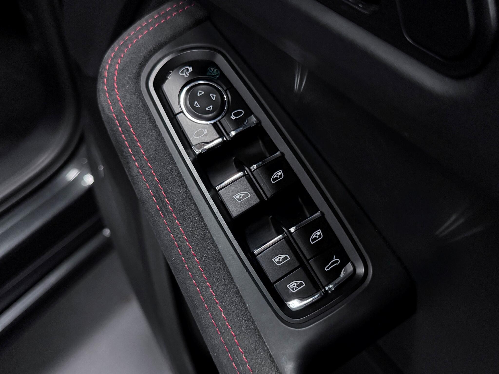 Porsche Macan view 28