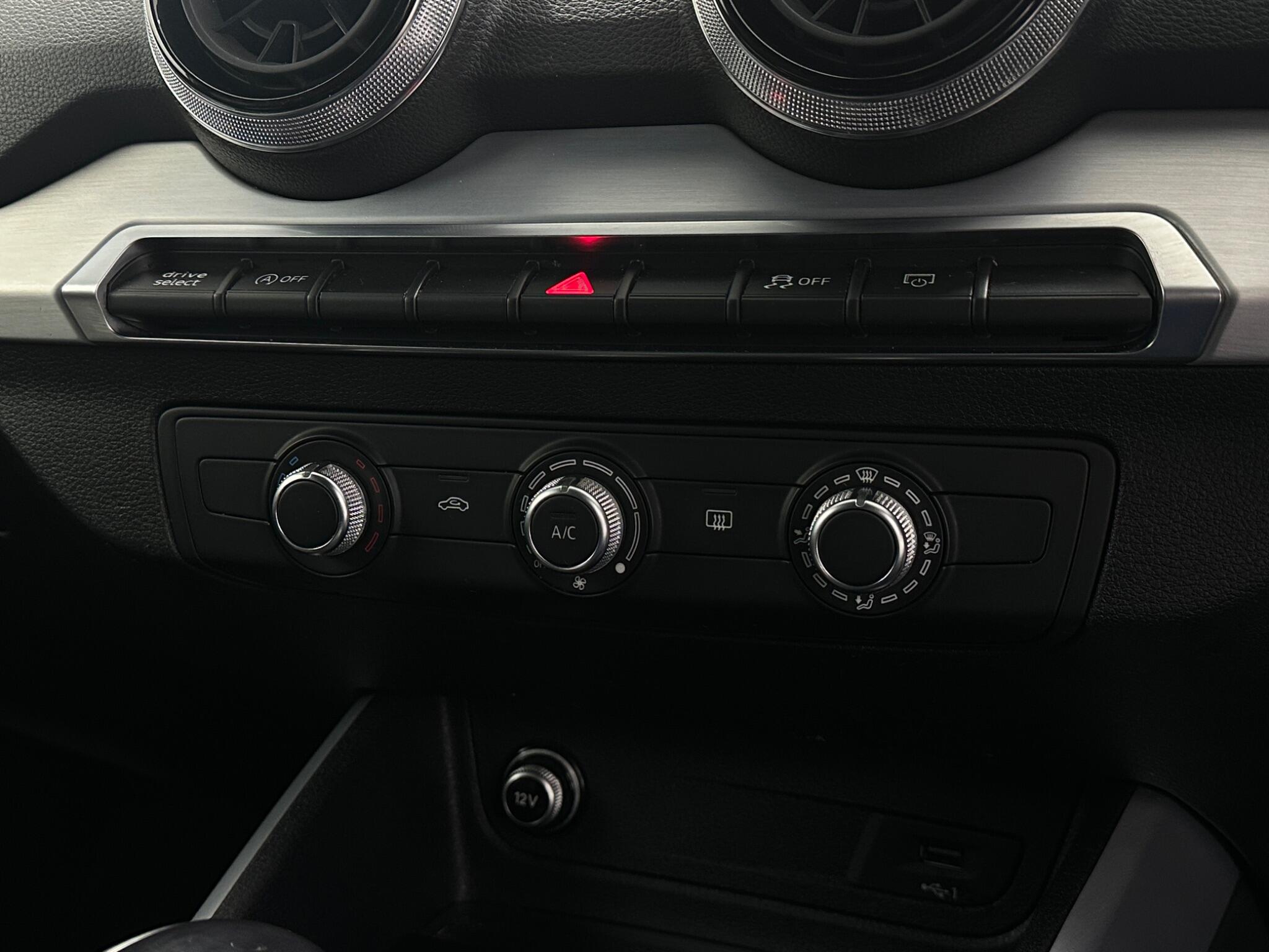 Audi Q2 view 22