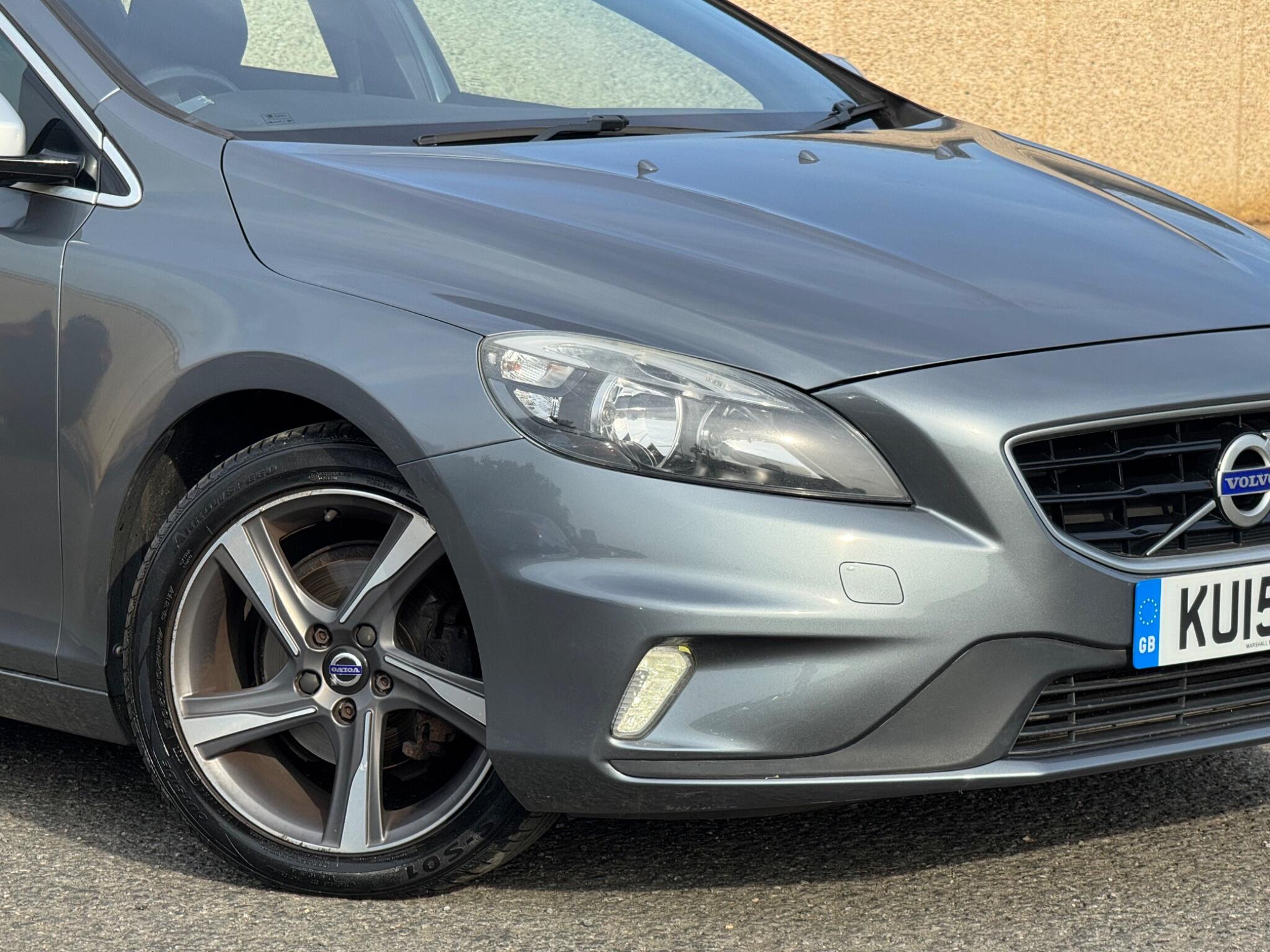 Volvo V40 view 4