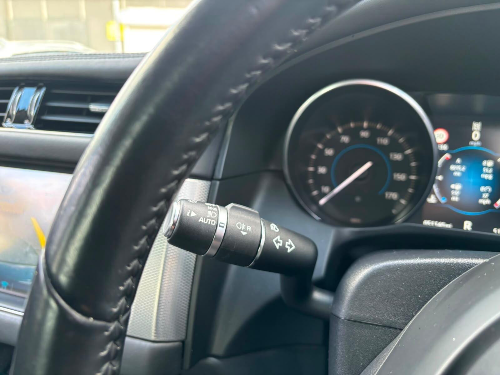 Jaguar XF view 22